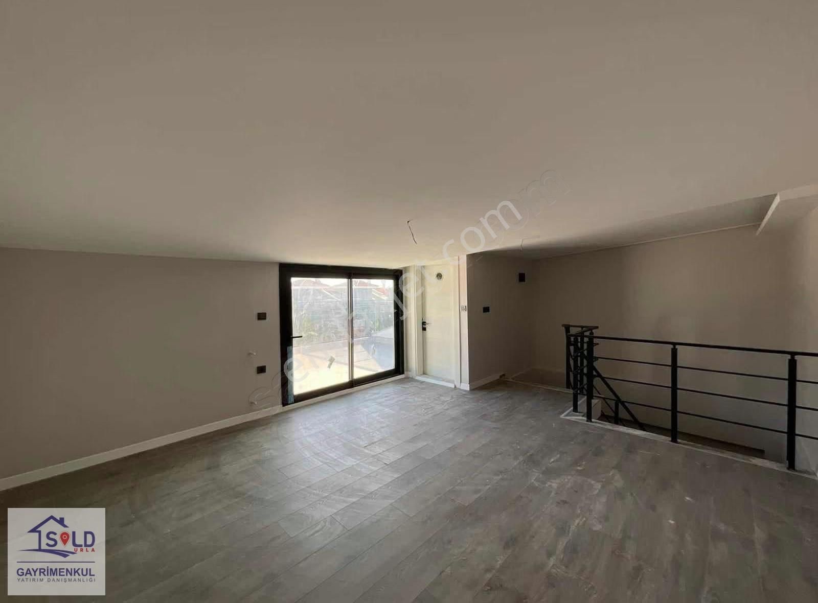 Urla Güvendik Mah Çeşmealtında Sıfır Denize Yakın Satılık Villa - Görsel 5