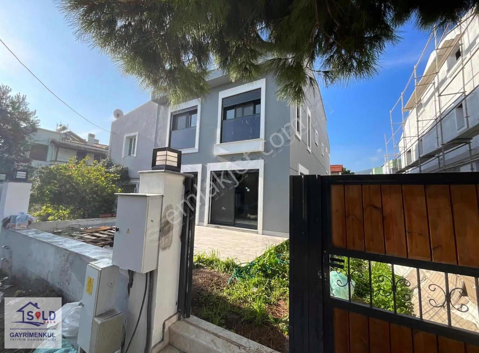 Urla Güvendik Mah Çeşmealtında Sıfır Denize Yakın Satılık Villa - Görsel 20