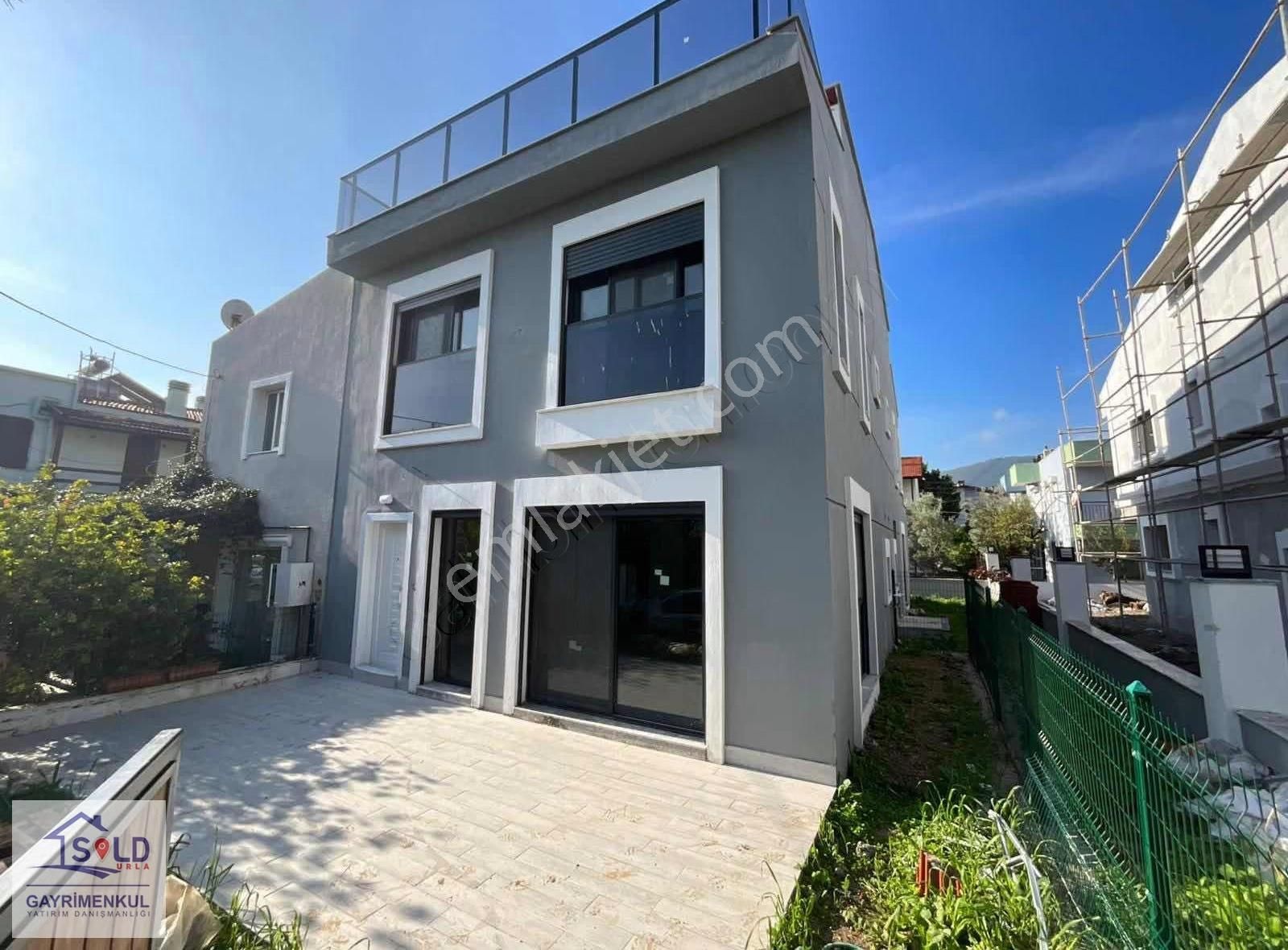 Urla Güvendik Mah Çeşmealtında Sıfır Denize Yakın Satılık Villa - Görsel 26