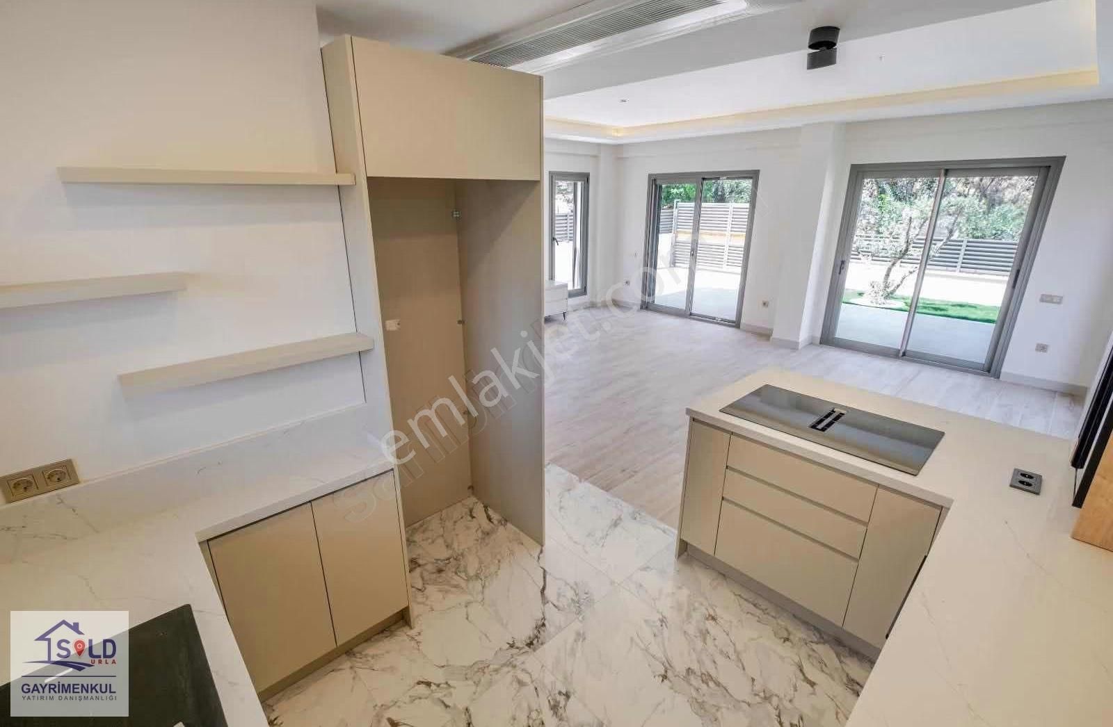 Urla İskele'de Denize 50m Satılık Villa - Görsel 17