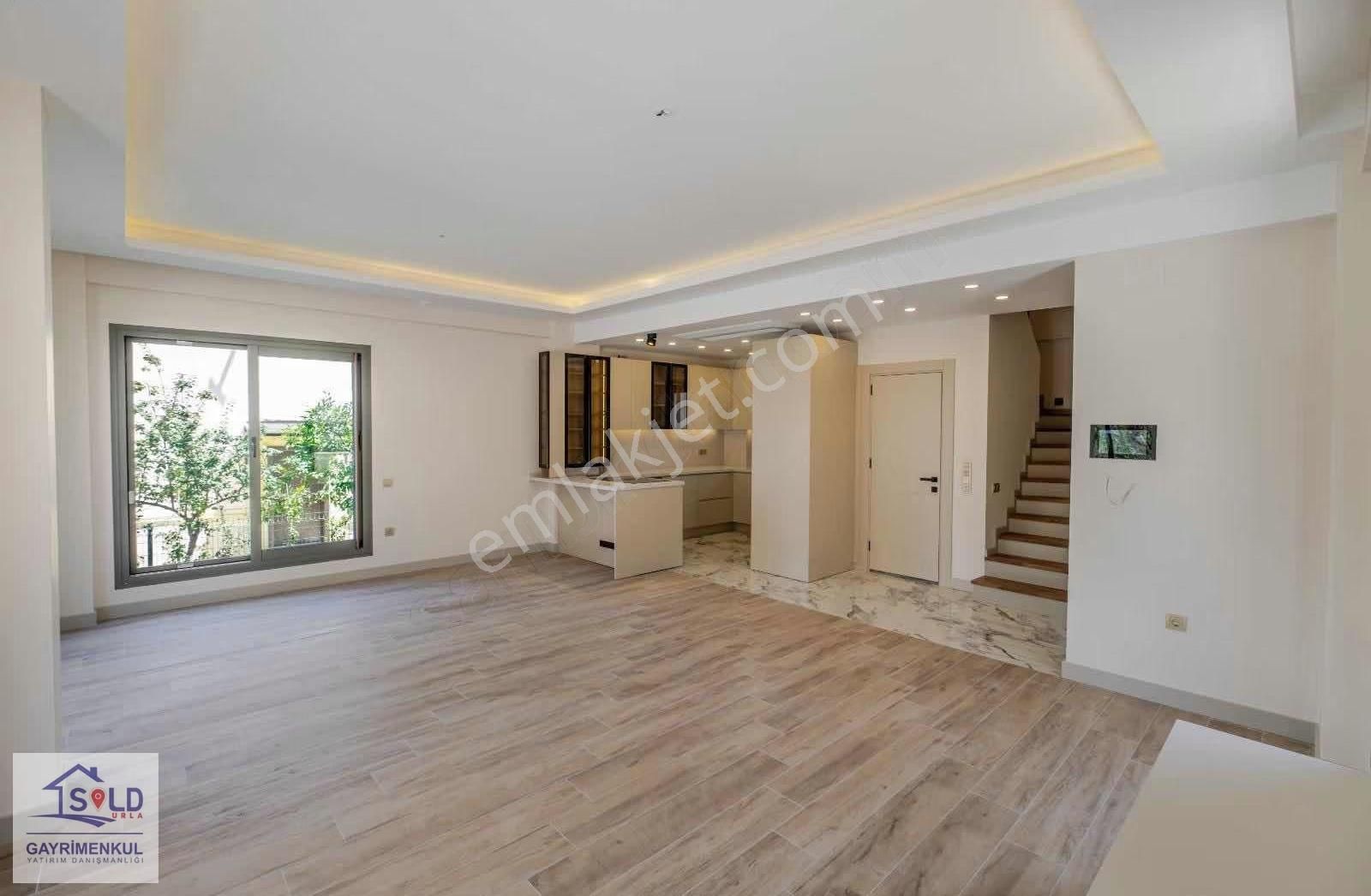 Urla İskele'de Denize 50m Satılık Villa - Görsel 13