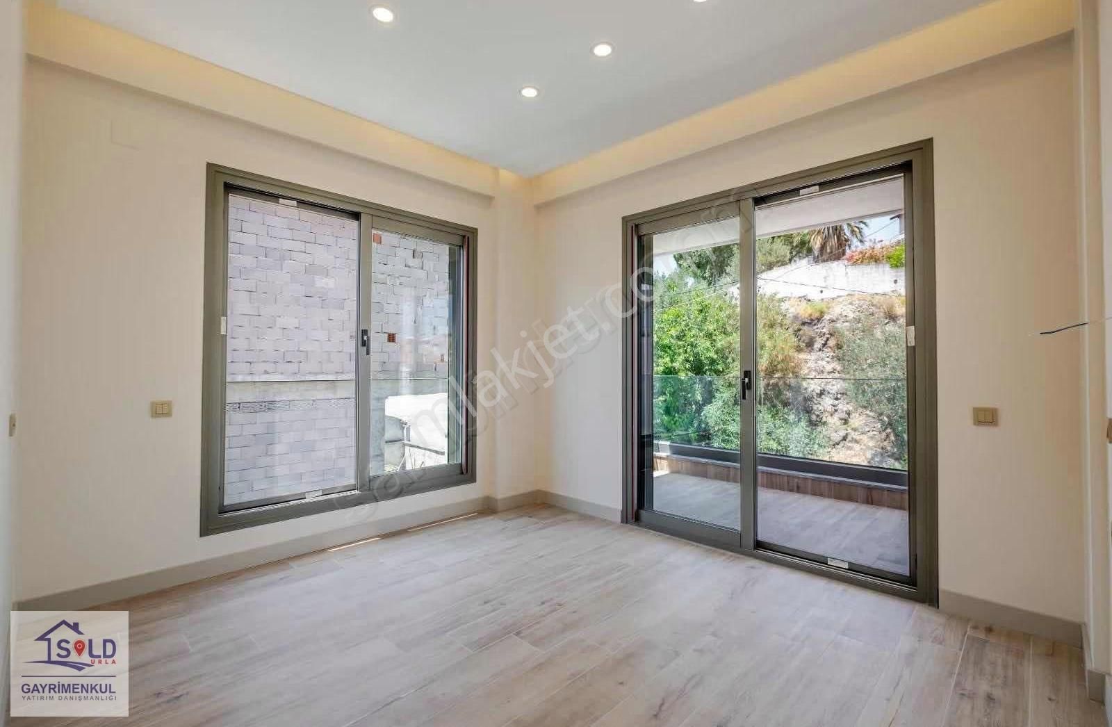 Urla İskele'de Denize 50m Satılık Villa - Görsel 29