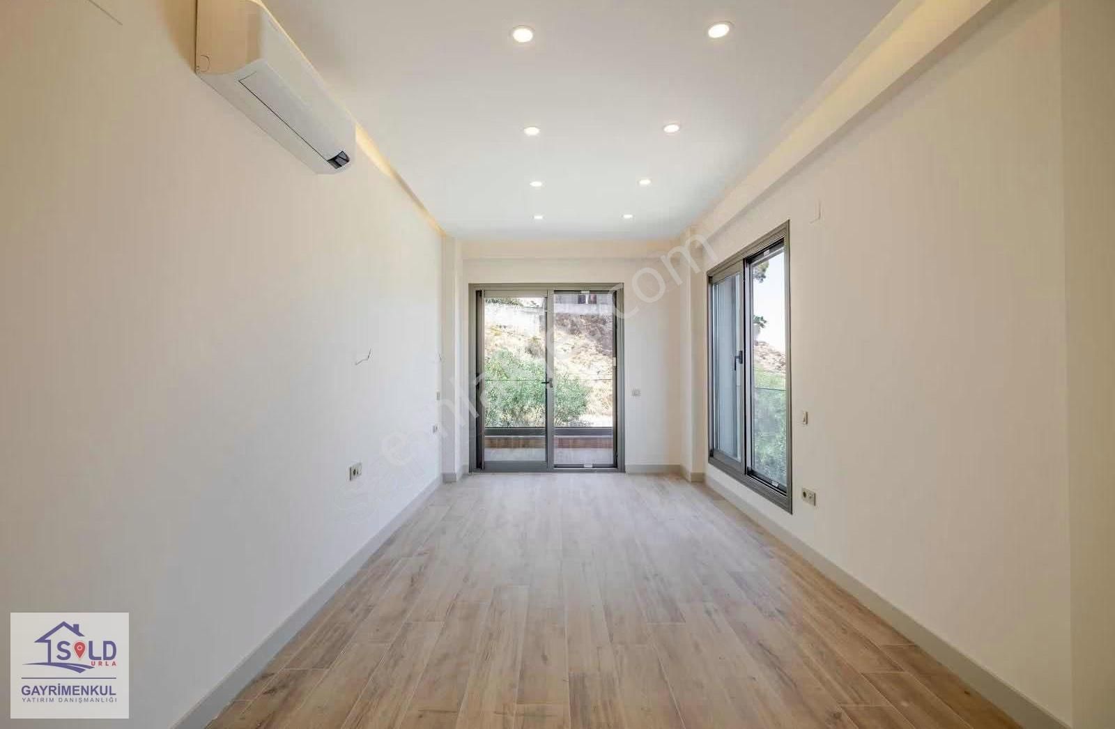 Urla İskele'de Denize 50m Satılık Villa - Görsel 10