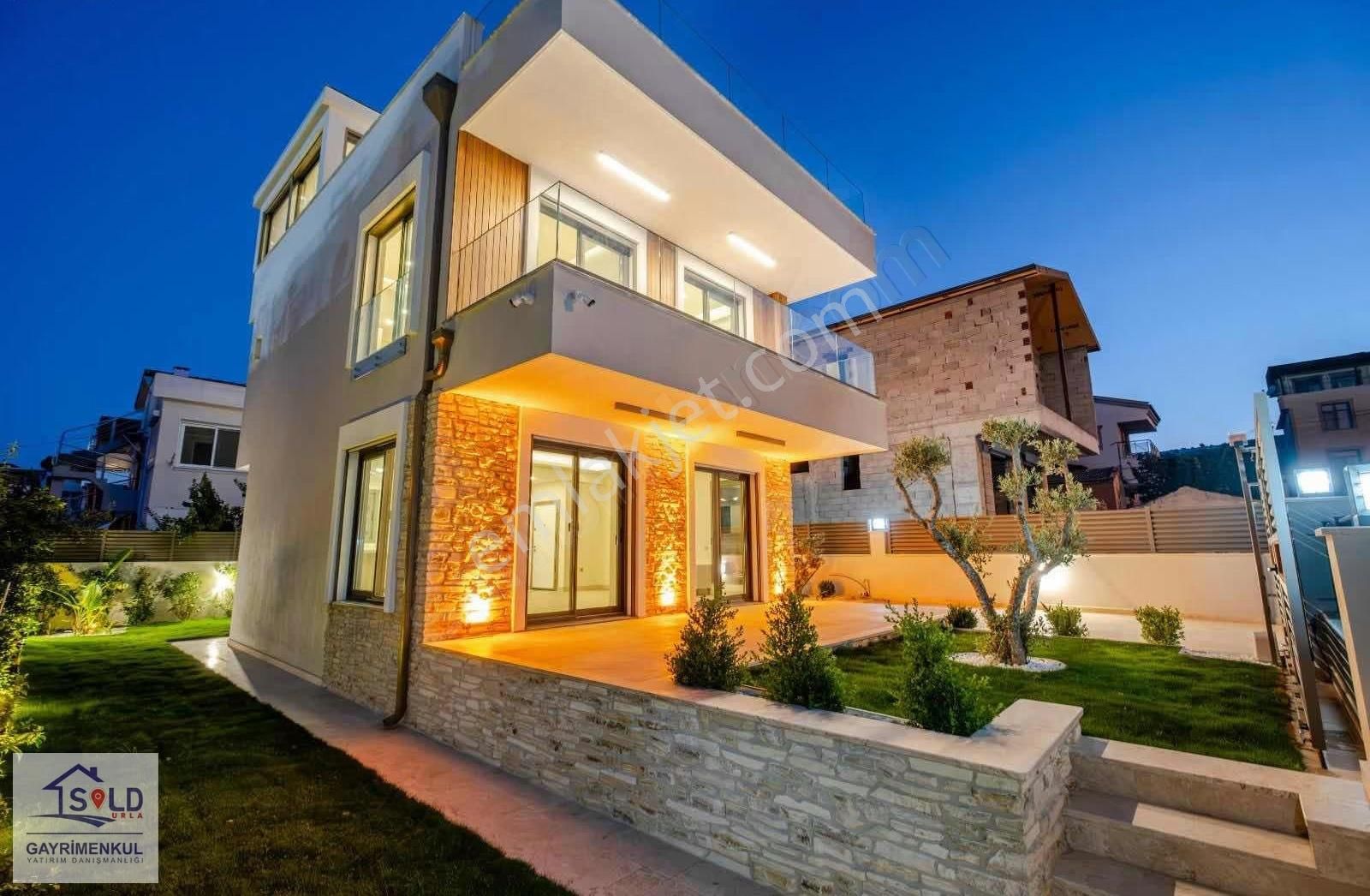 Urla İskele'de Denize 50m Satılık Villa - Görsel 12