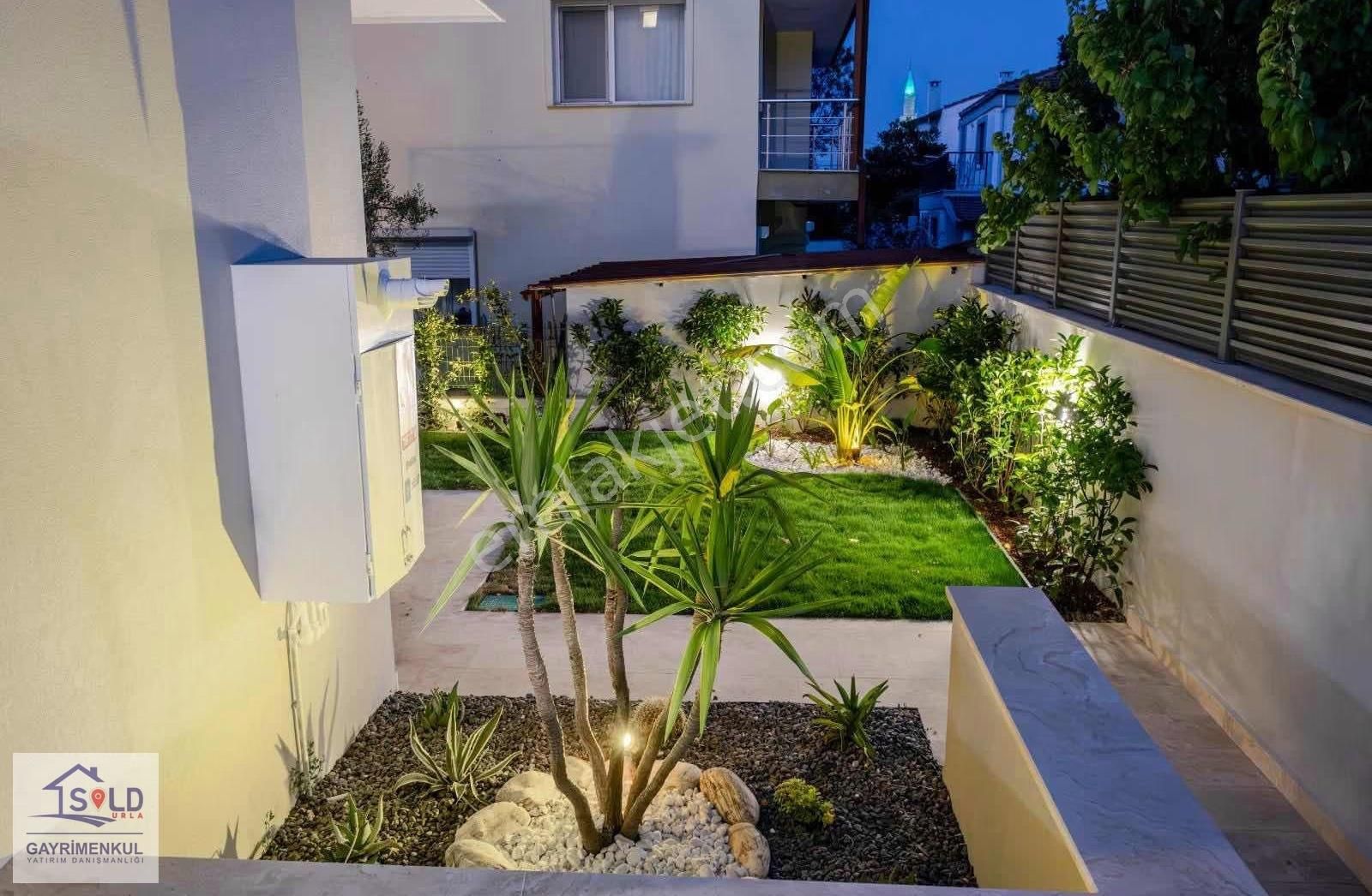 Urla İskele'de Denize 50m Satılık Villa - Görsel 34