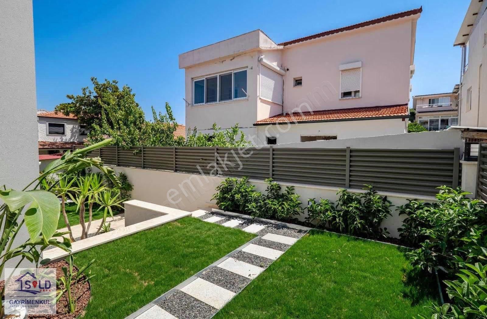 Urla İskele'de Denize 50m Satılık Villa - Görsel 20