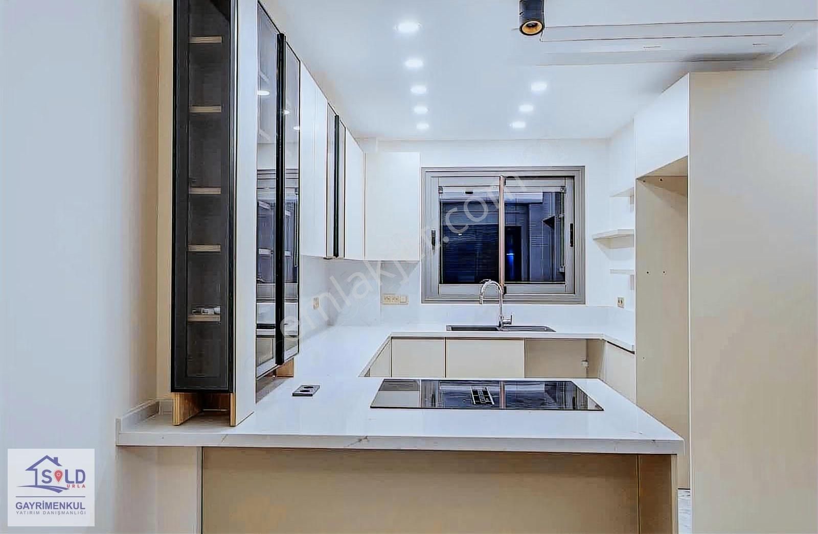 Urla İskele'de Denize 50m Satılık Villa - Görsel 6