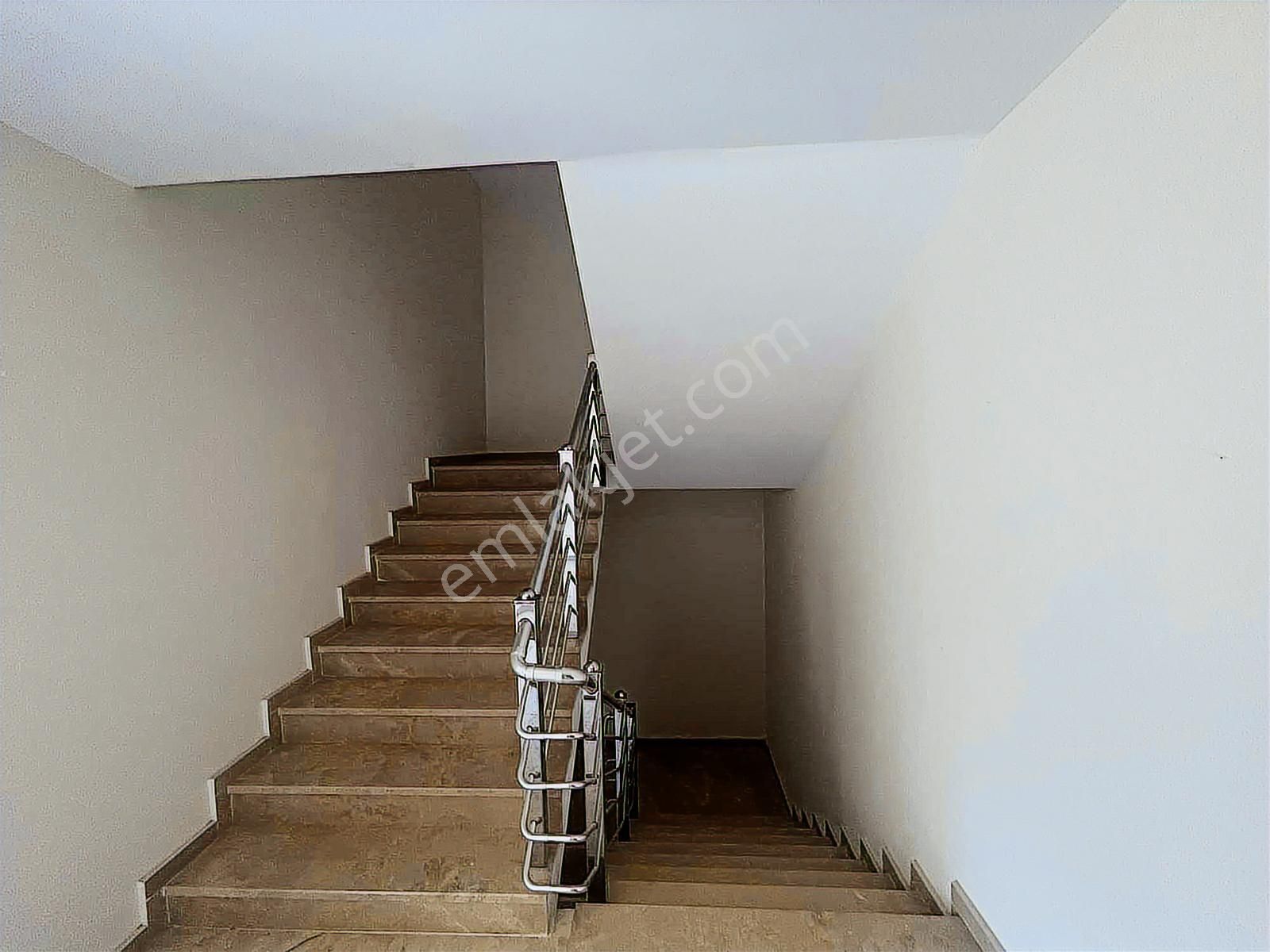 Kaşüstü Mah.'de Satılık 3+1 Eşyalı Daire - Görsel 13