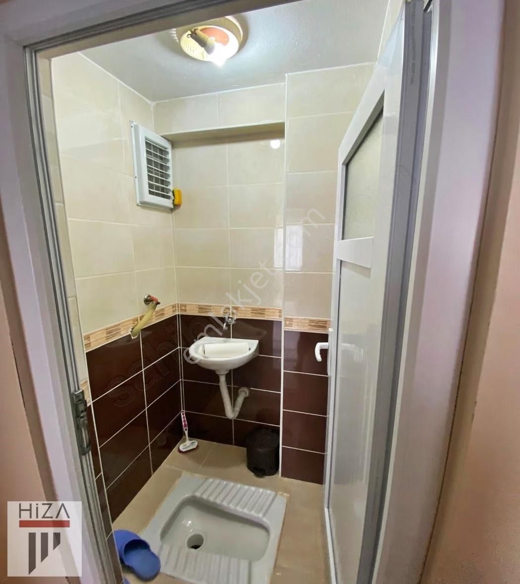 Metrobüse Yakın Caddeye 2 Bina Acil Satılık 2+1 Arakat Daire ! !