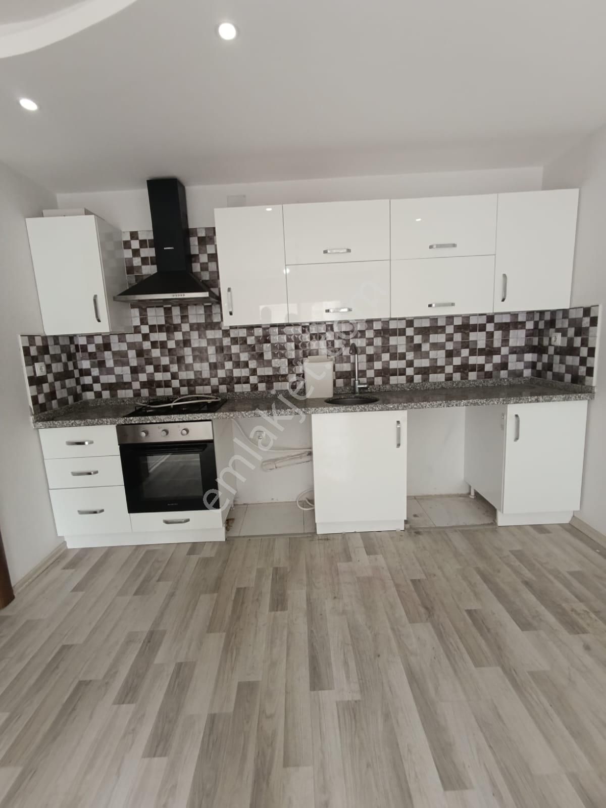 Birlik Gayrimenkul Den Gültepede Çukurova Fırın Arkası 1+1 Ankastreli Şofbenli Geniş Oturumlu Cazip