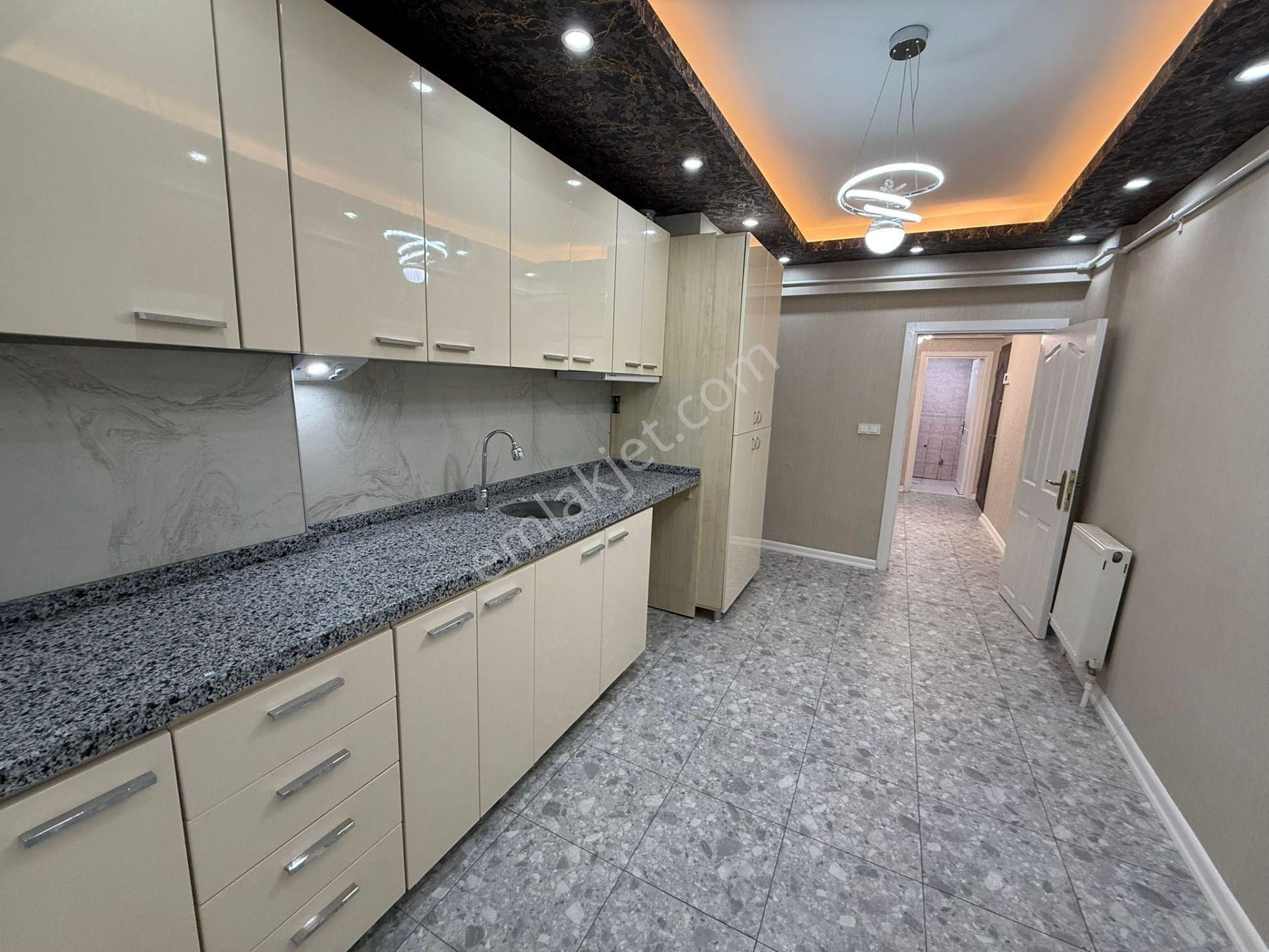 Vatan'dan Tepebaşı Cuma Sokak'ta Megalüks Yapılı Yüksek Giriş Balkonlu Satılık 3+1 Daire - Görsel 6