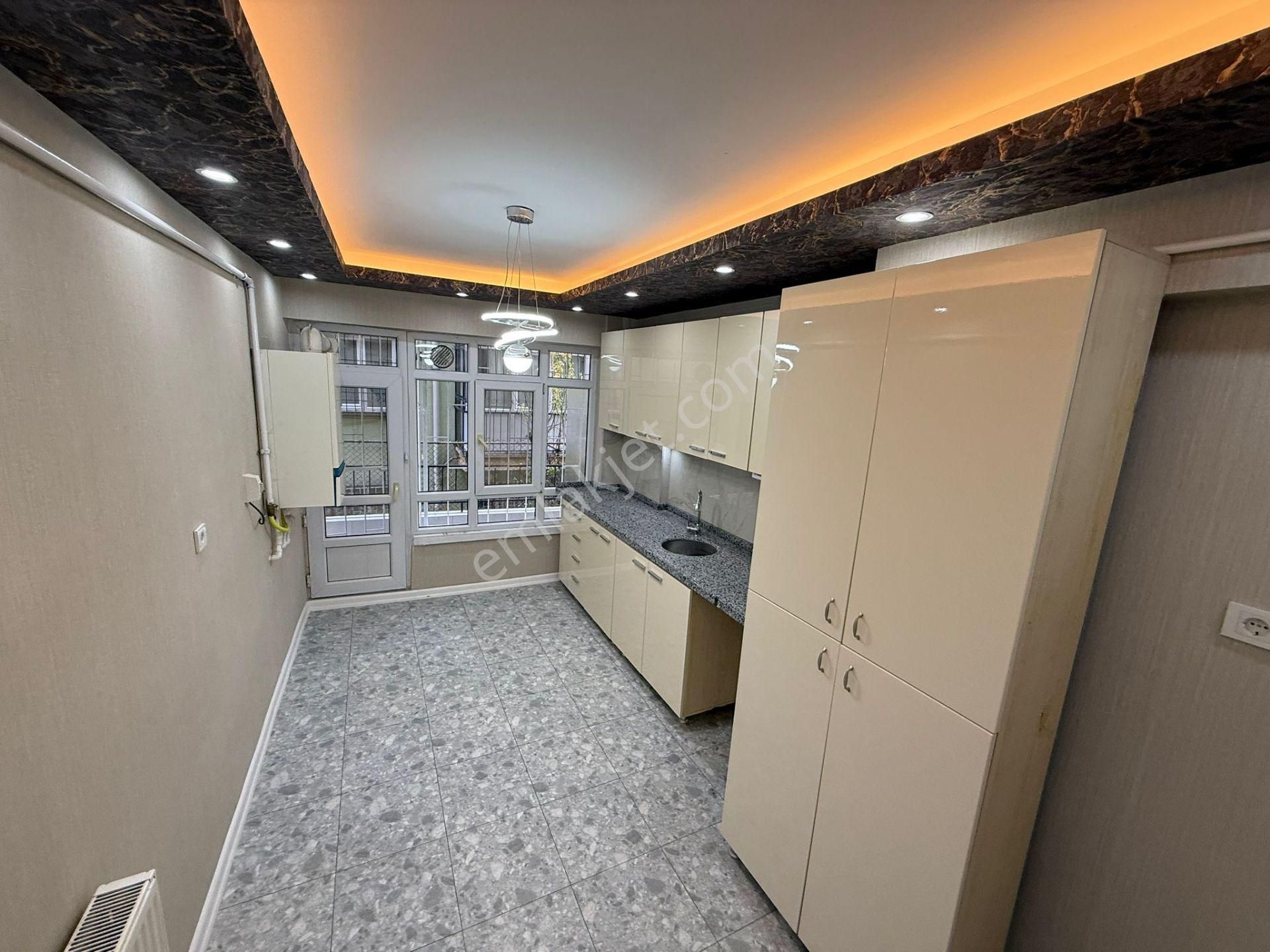 Vatan'dan Tepebaşı Cuma Sokak'ta Megalüks Yapılı Yüksek Giriş Balkonlu Satılık 3+1 Daire - Görsel 8