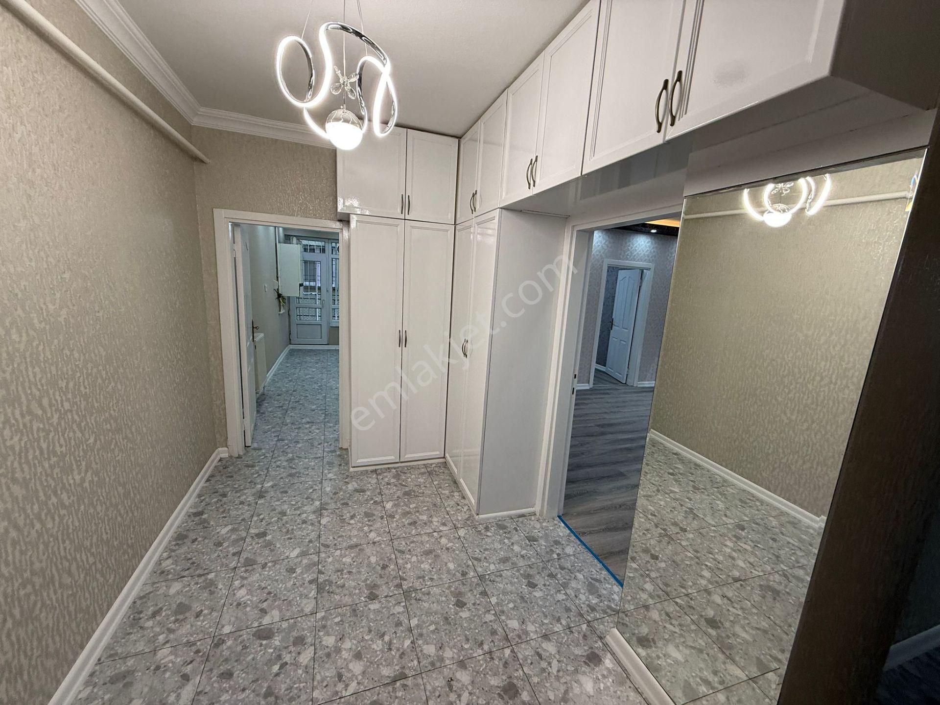 Vatan'dan Tepebaşı Cuma Sokak'ta Megalüks Yapılı Yüksek Giriş Balkonlu Satılık 3+1 Daire - Görsel 5