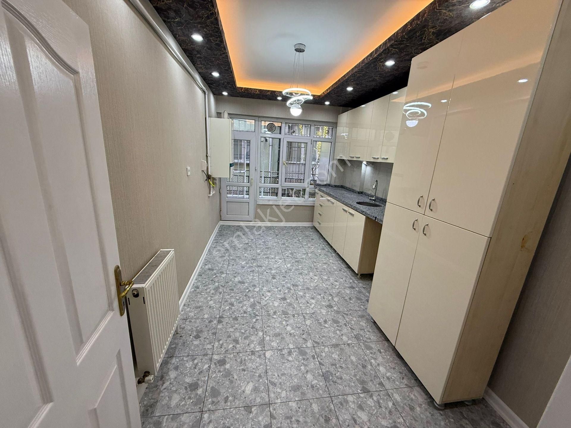 Vatan'dan Tepebaşı Cuma Sokak'ta Megalüks Yapılı Yüksek Giriş Balkonlu Satılık 3+1 Daire - Görsel 3