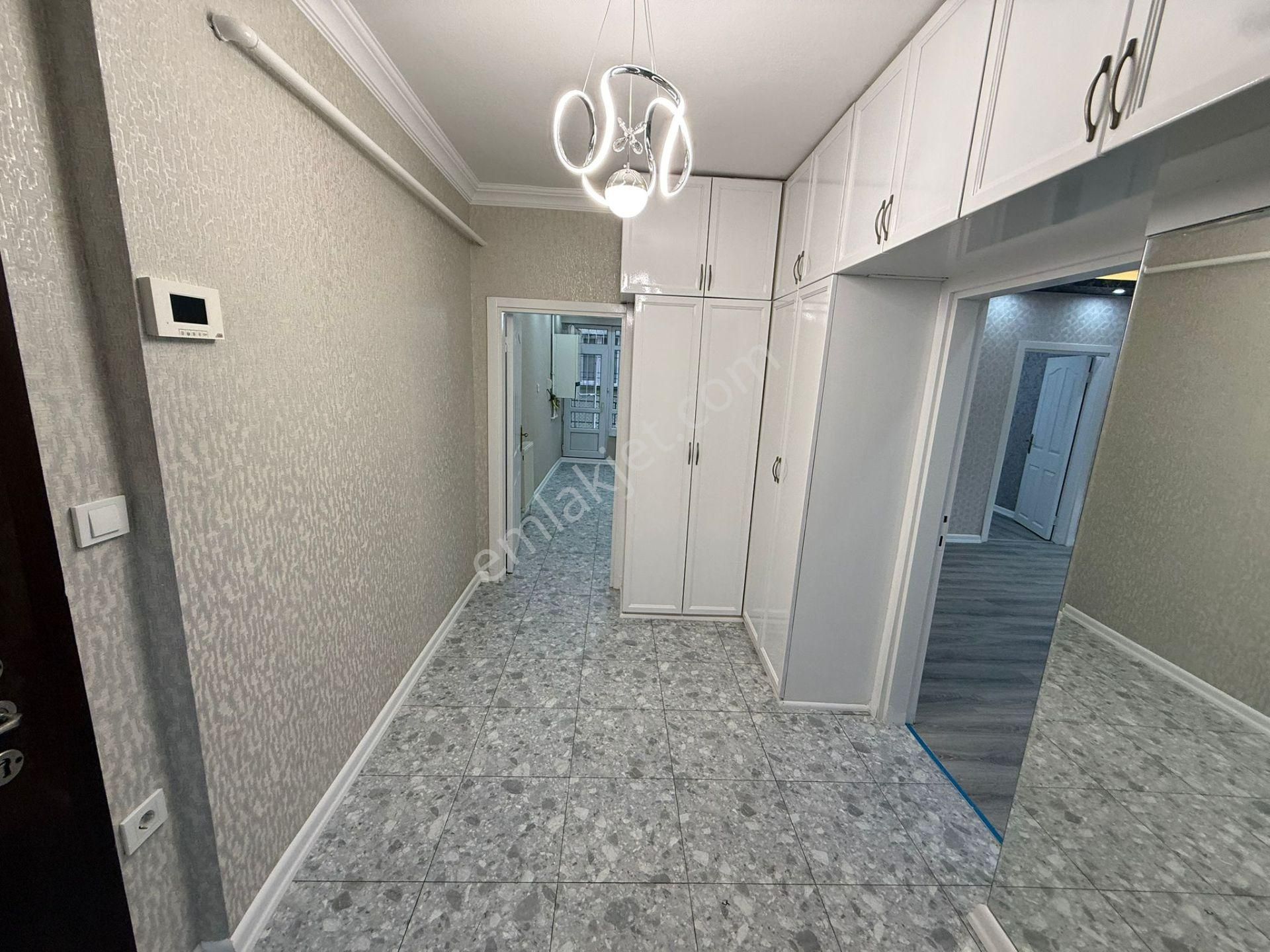 Vatan'dan Tepebaşı Cuma Sokak'ta Megalüks Yapılı Yüksek Giriş Balkonlu Satılık 3+1 Daire - Görsel 2