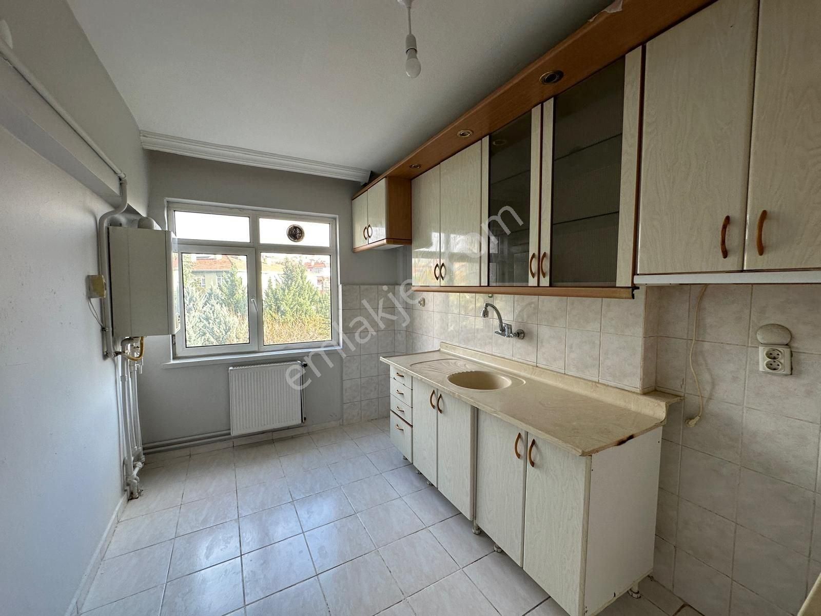 Keçiören Bağlarbaşında Metroya Yürme Mesafesi Katta 3+1 Daire - Görsel 14