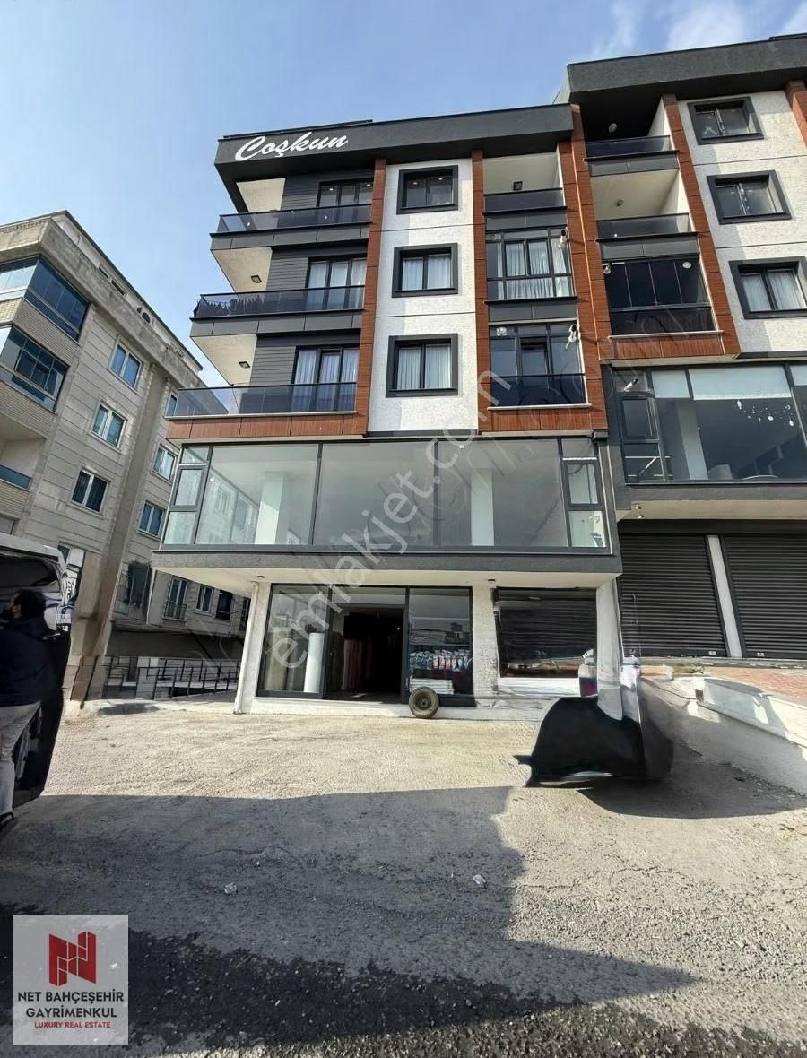 Beylikdüzü Yakuplu Mahallesi Kiralık 220 M2 Dükkan