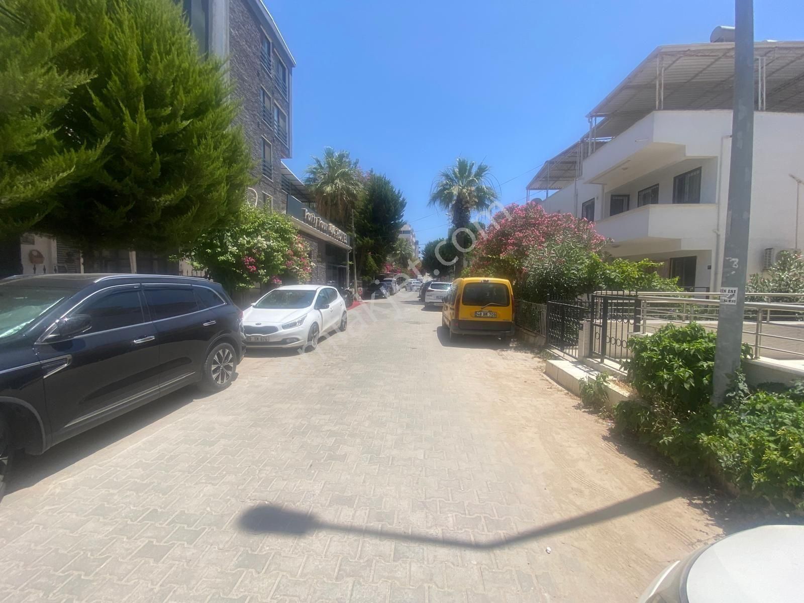 Altınkum'da Denize Yürüme Mesafesinde Geniş 3+1 Dublex - Görsel 2