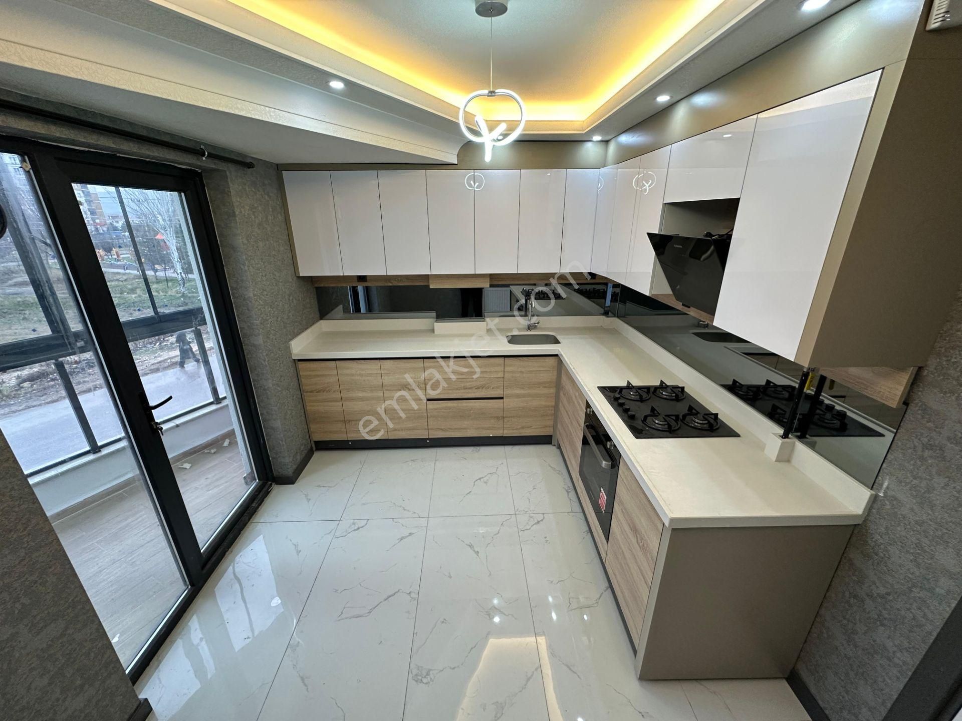 Sincan Yenikentte Satılık 3+1 Sıfır Daire Ara Katta