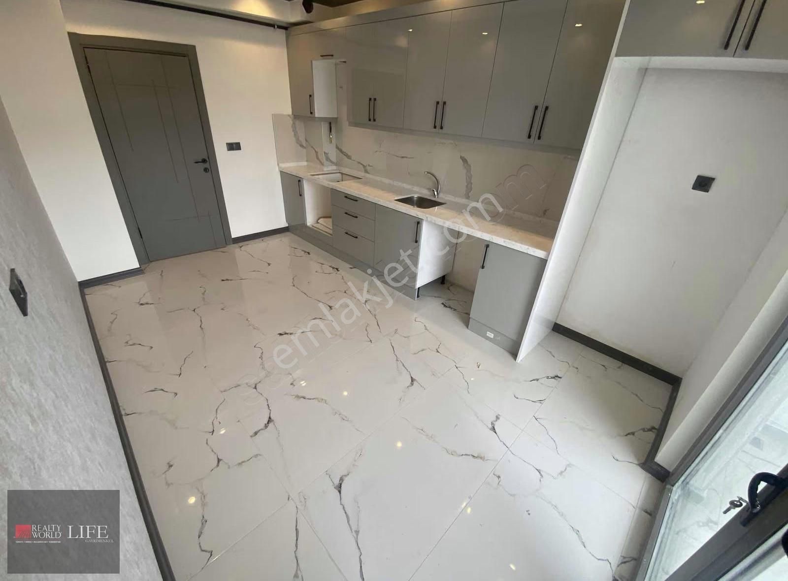 Rw Lıfe // Çamlıca Mah. Arakat Özel Garajlı 3+1 Satılık Daire - Görsel 8