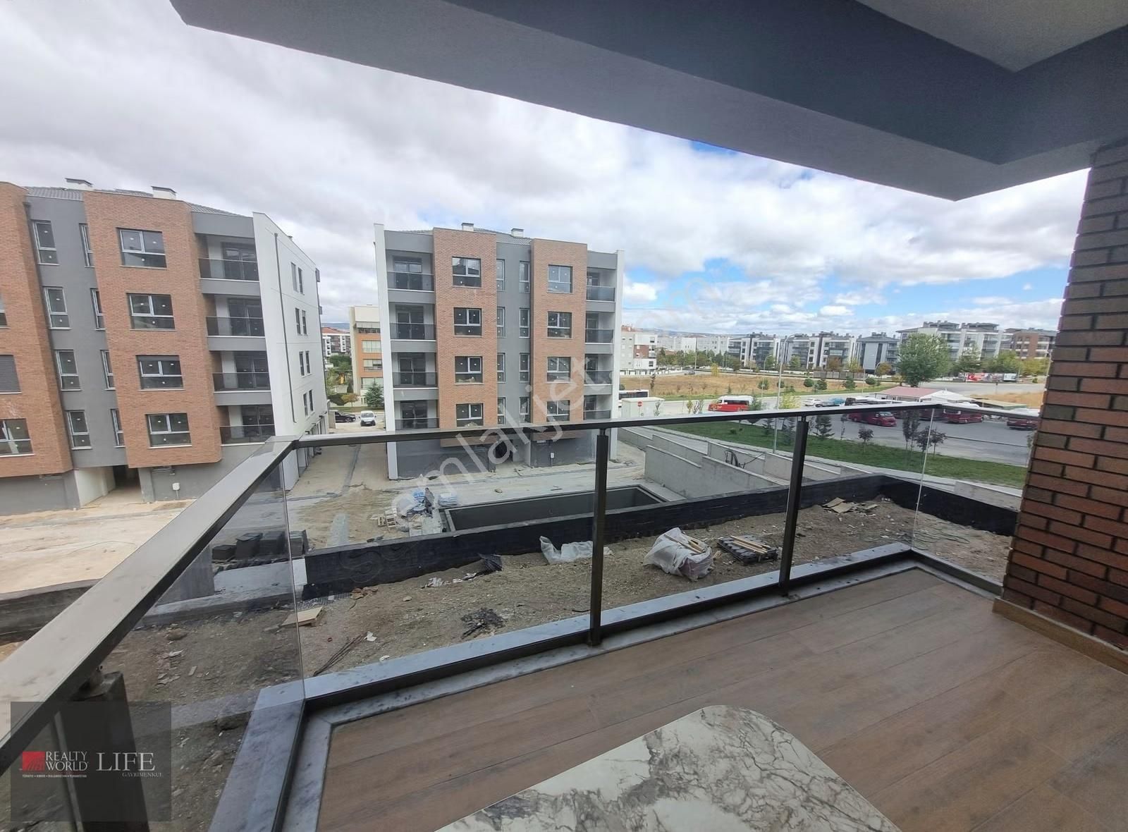 Rw Lıfe // Batıkent Mahallesinde 4+1 Satılık Daire - Görsel 2