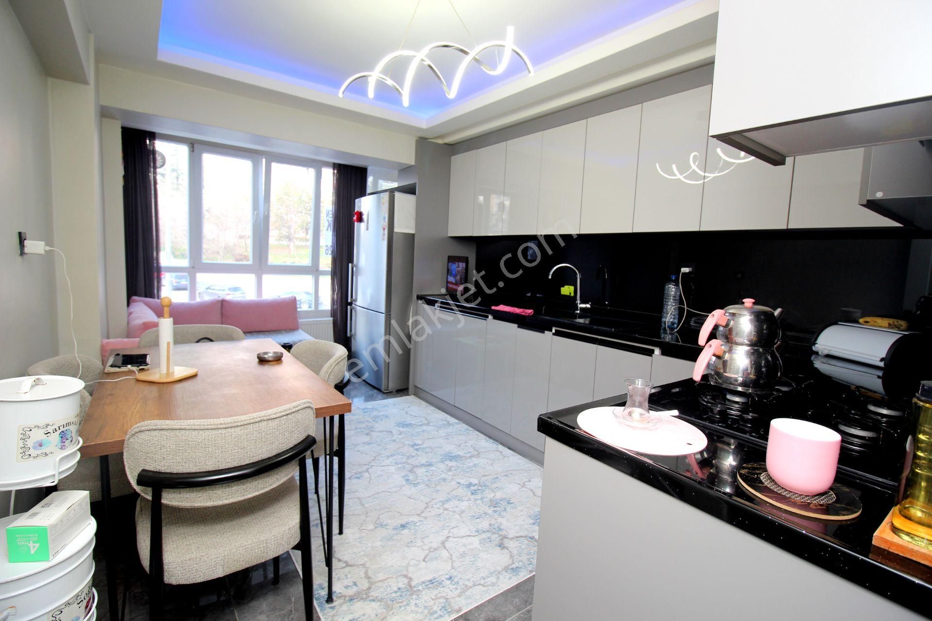 Emre Emlak'tan Atakent'te Full Yapılı Ön Cephe Katta 2+1 Satılık Daire - Görsel 2