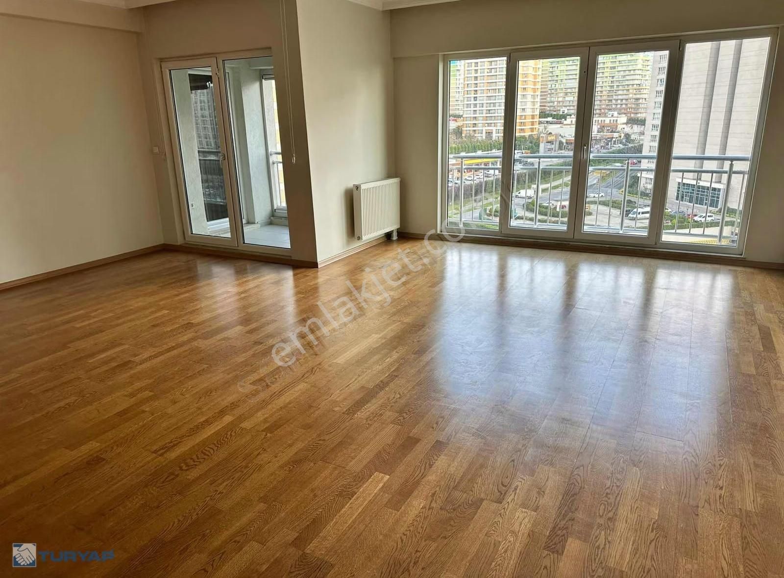 1 İstanbul Sitesi Havuz Ve Peyzaj Manz. 160 M2 3+1 Kiralık