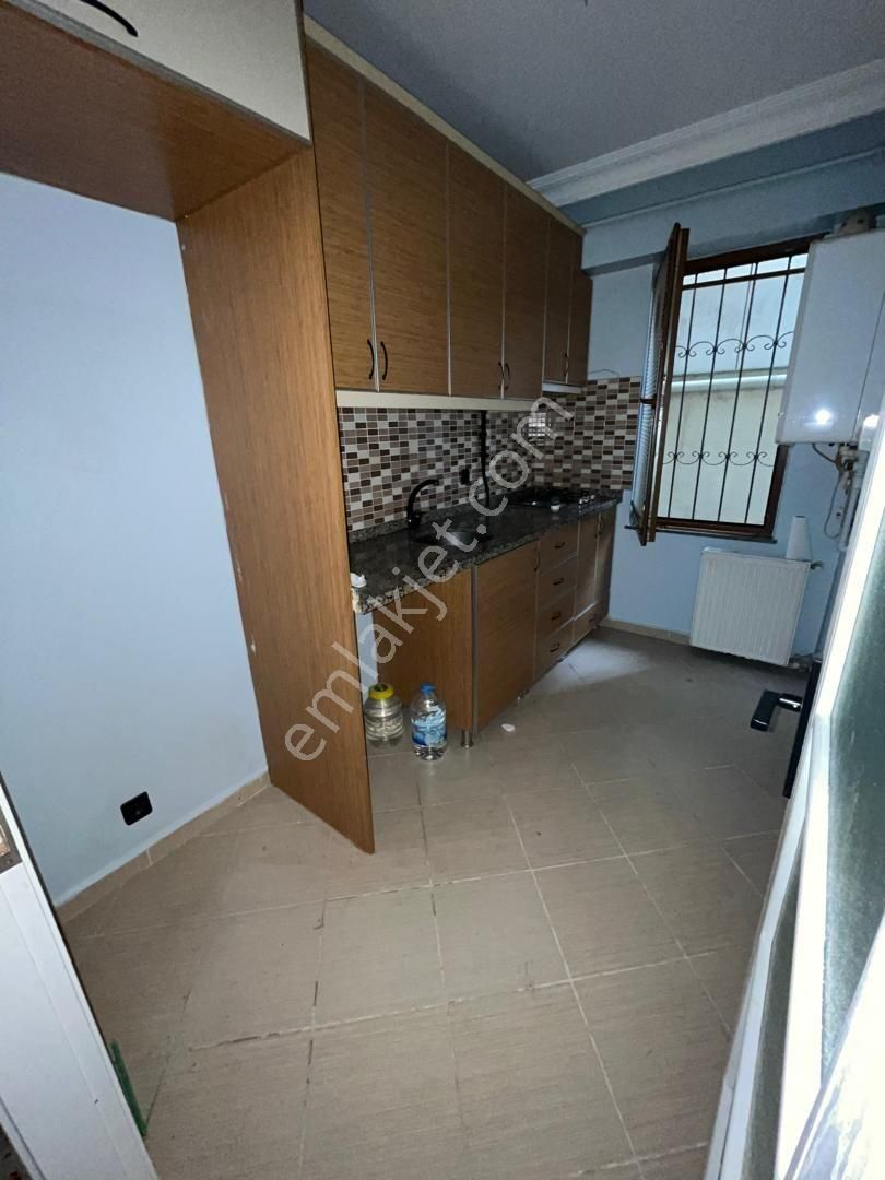 Ümraniye Armağanevler Mahallesi Diriliş Caddesi Griş Kat 2+1 Metro Yürüme Mesafeli Kiralık Daire Ev - Görsel 5