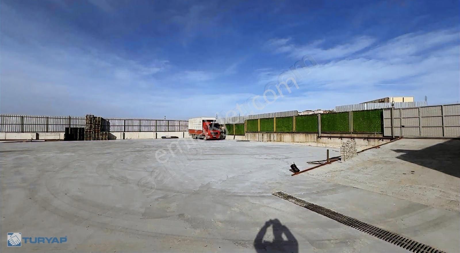 Arnavutköy Hastane'de Barsan Üstü 1800m2 Açık Alan Kiralık Depo - Görsel 3