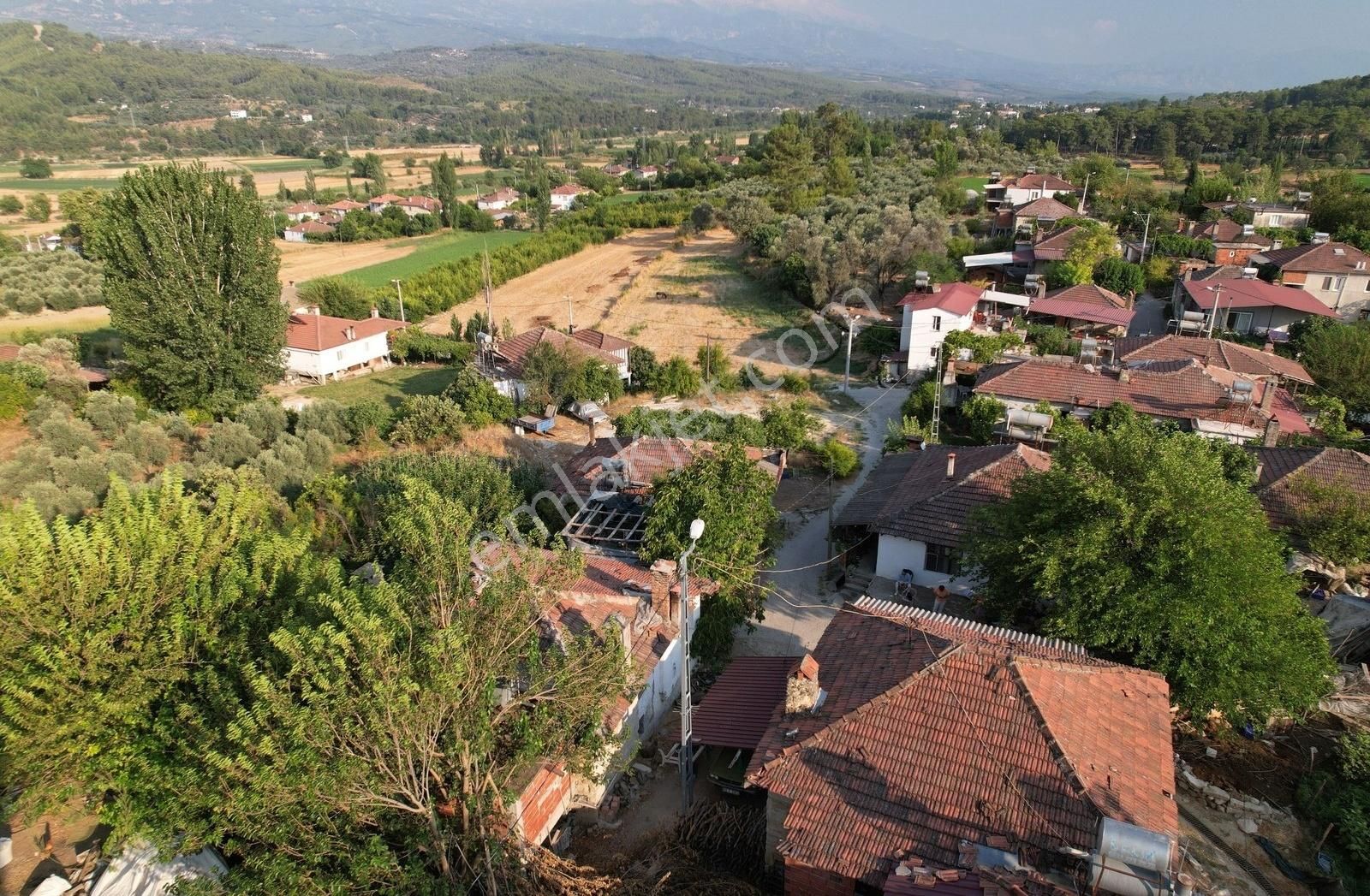 357m2 Müstakil Arsa ,2 Katlı Köy Evi Ve Manzara