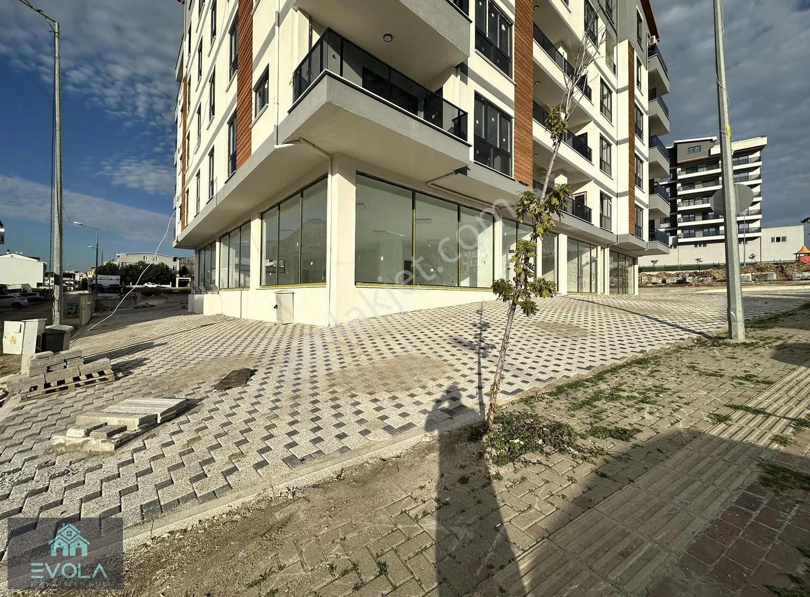 Evola Gayrimenkul'den İşlek Cadde Üzerinde Kiralık 200m² Dükkan - Görsel 13