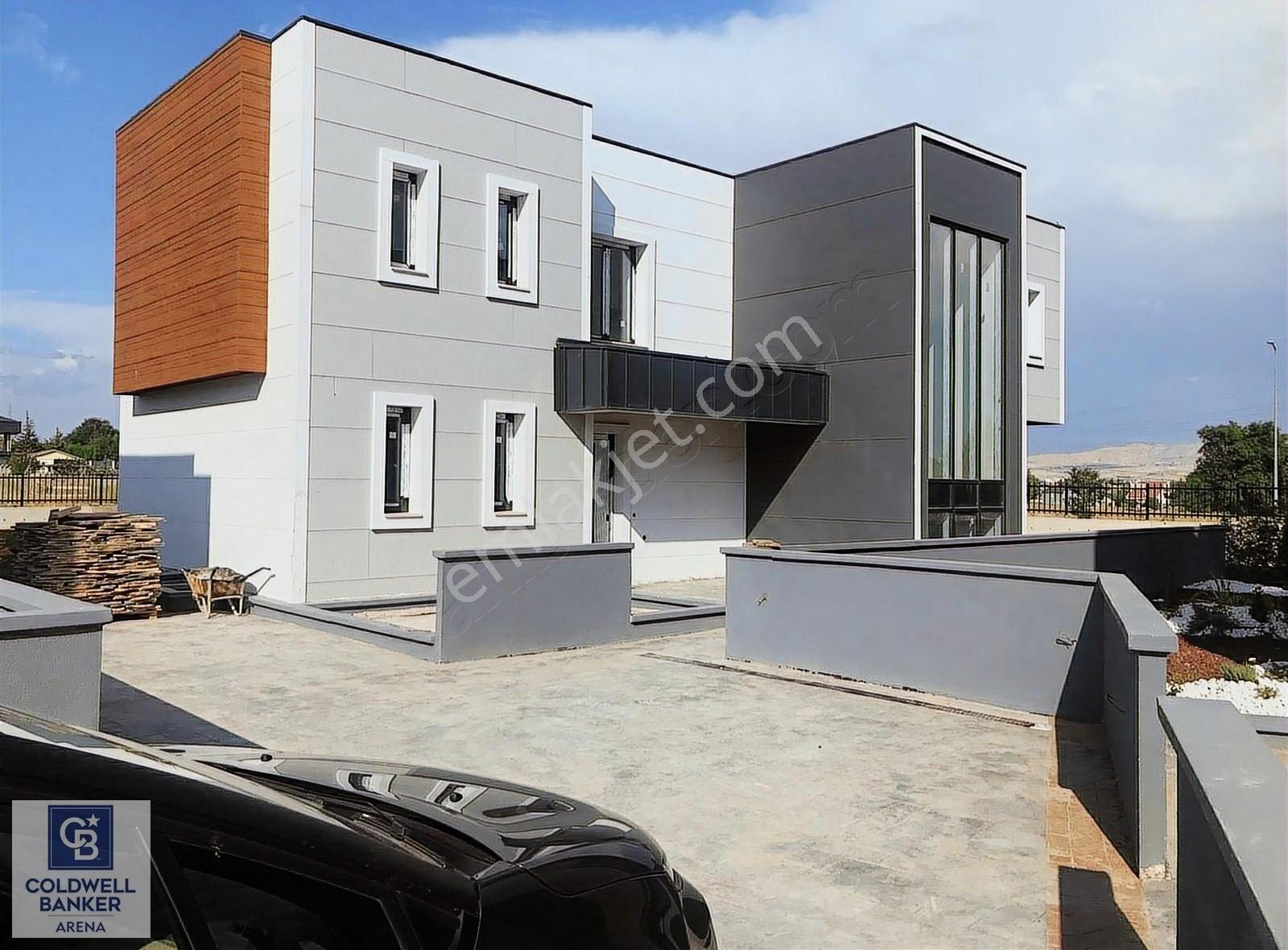 Gölbaşı Karşıyaka Mh. La Perla Koru'da Satılık 6+1 Villa Takaslı