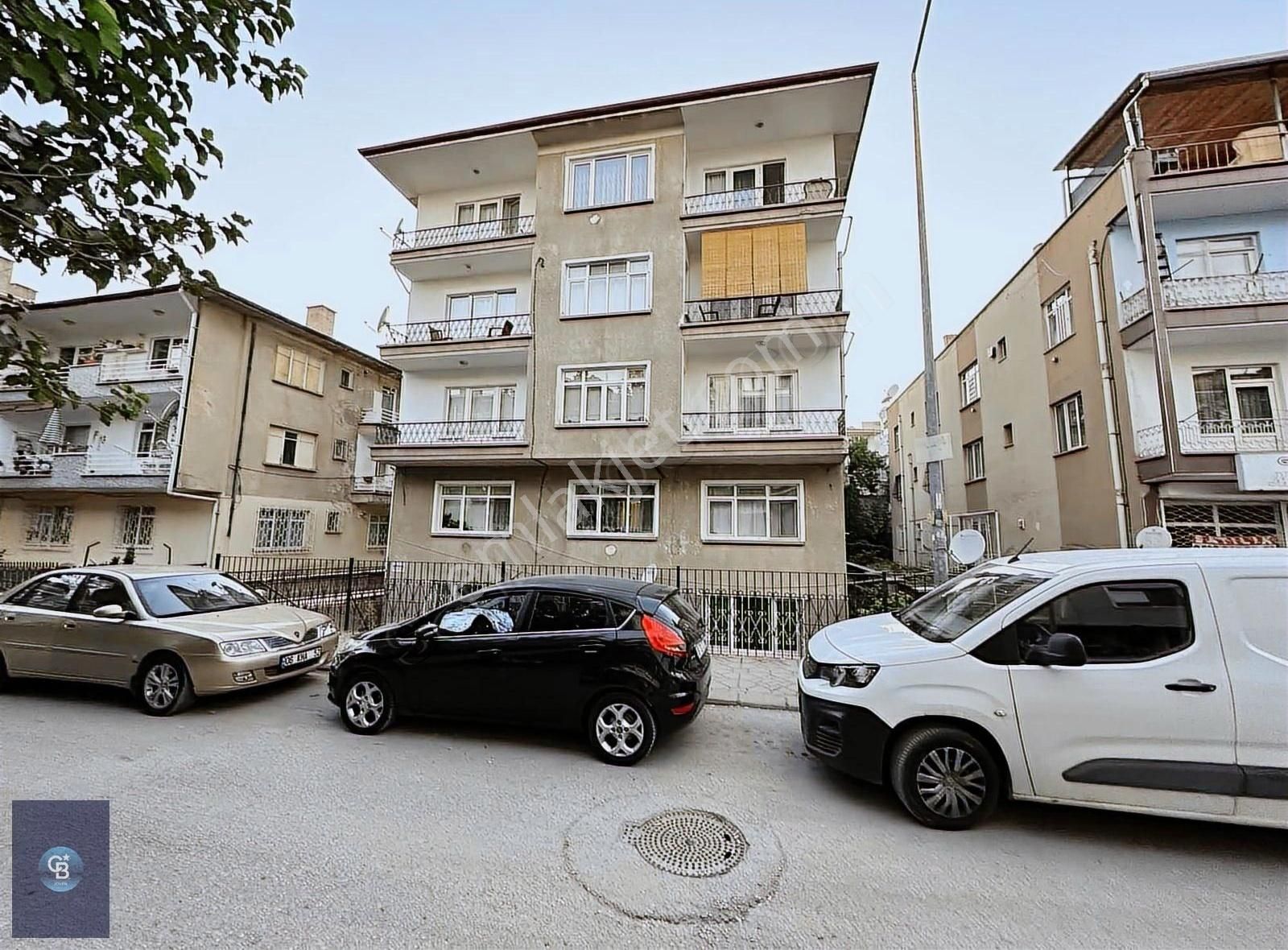 Aydınlıkevler Çaba Sokakta Yapılı Masrafsız Satılık 3+1 Daire