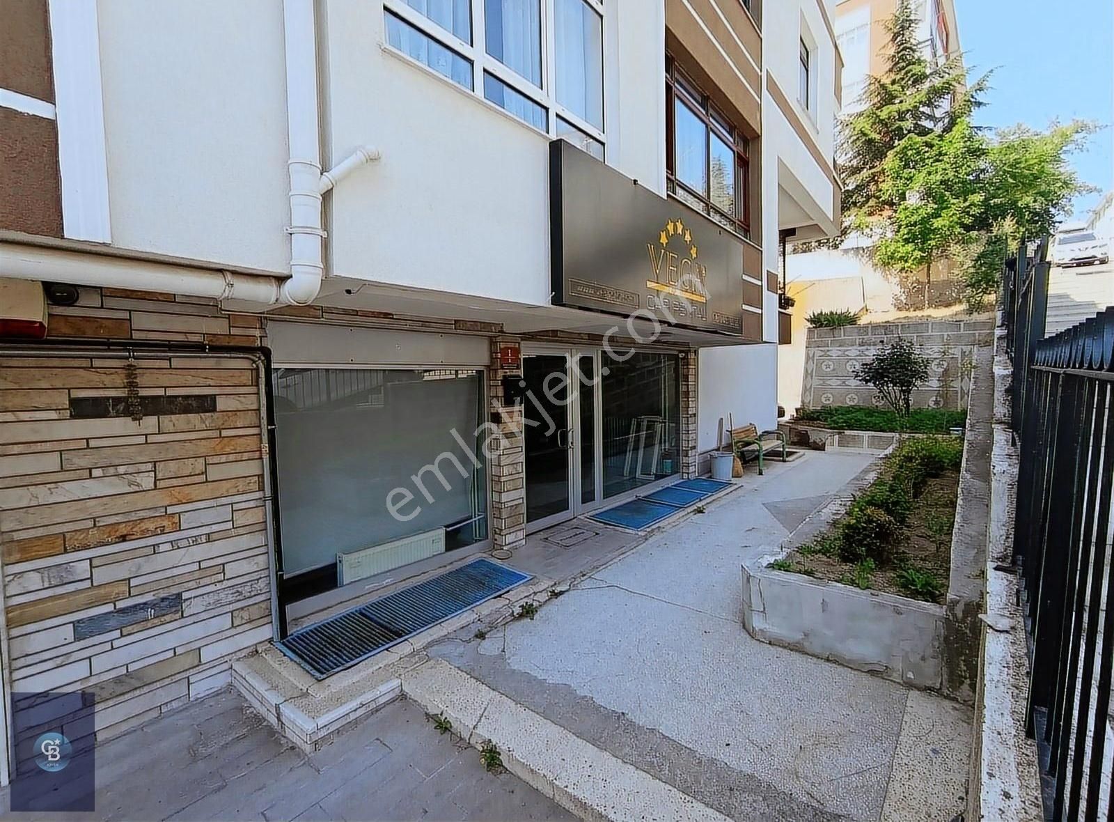 Dikmen Hürriyet Caddesinde Satılık İşyeri Dükkan