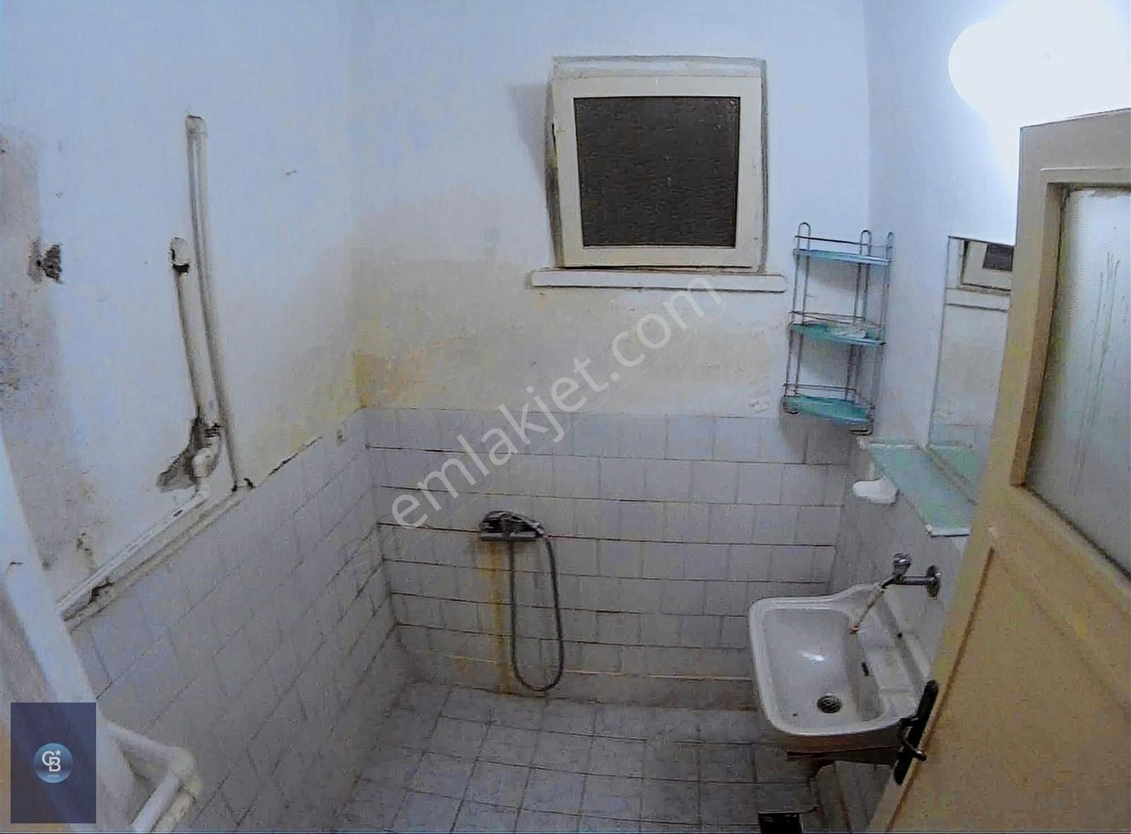 Şafaktepe Mahallesinde Giriş Katta Cadde Üzeri 1+1 Daire - Görsel 2