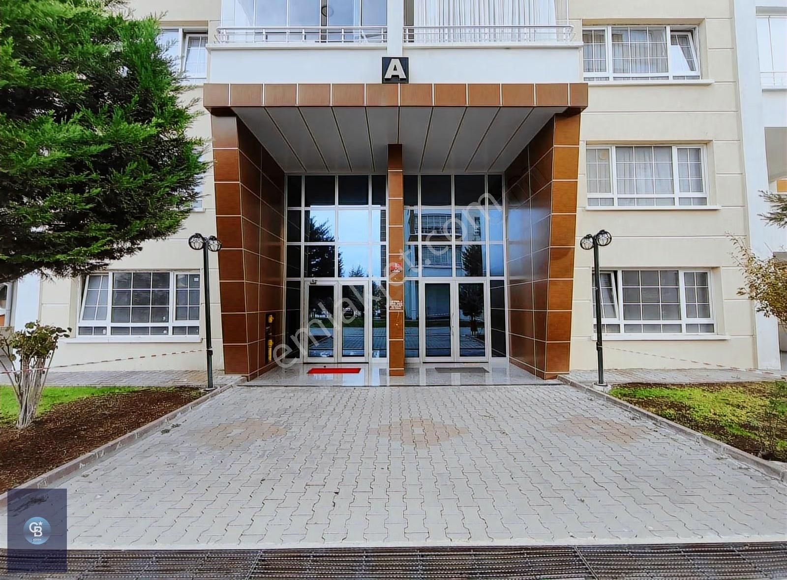 Süvaride Site İçerisinde 3+1 Kilerli, Cam Balkonlu Satılık Daire