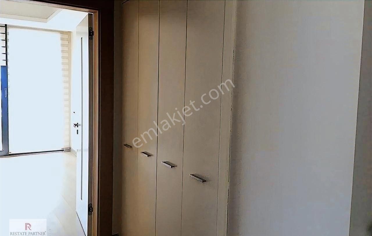 Merdivenköy Sıfır Oturuma Hazır Geniş M2 1+1 Satılık Daire