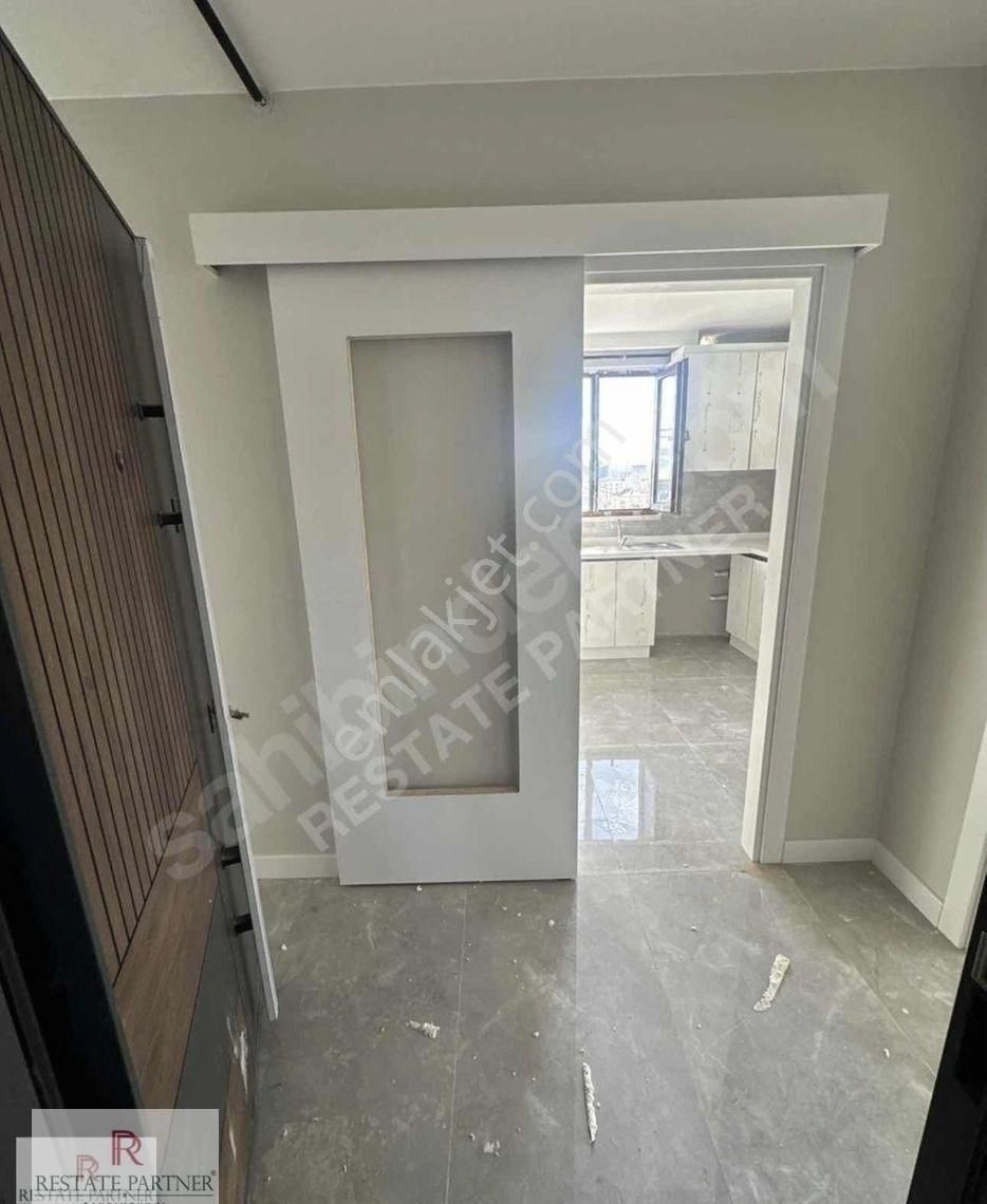 Merdivenköy Sıfır Balkonlu Satılık 2+1 Oturuma Hazır Daire - Görsel 3