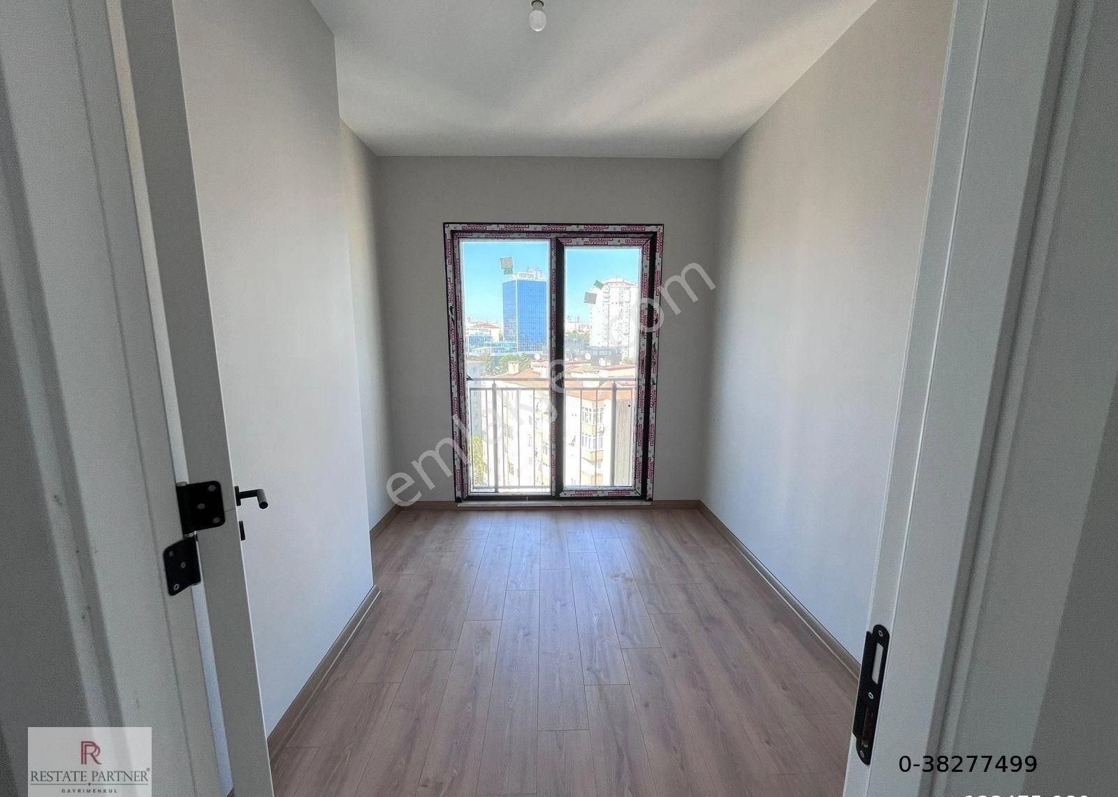 Kozyatağı'nda Satılık 3+1 Balkonlu Sıfır Daire - Görsel 15