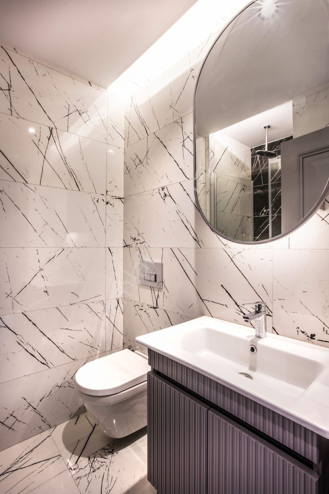 Kuşadası Şehir Merkezinde Havuzlu Türk Hamamlı Saunalı Sitede Yerden Isıtmalı 3+1 150 M2 Sıfır Daire - Görsel 9