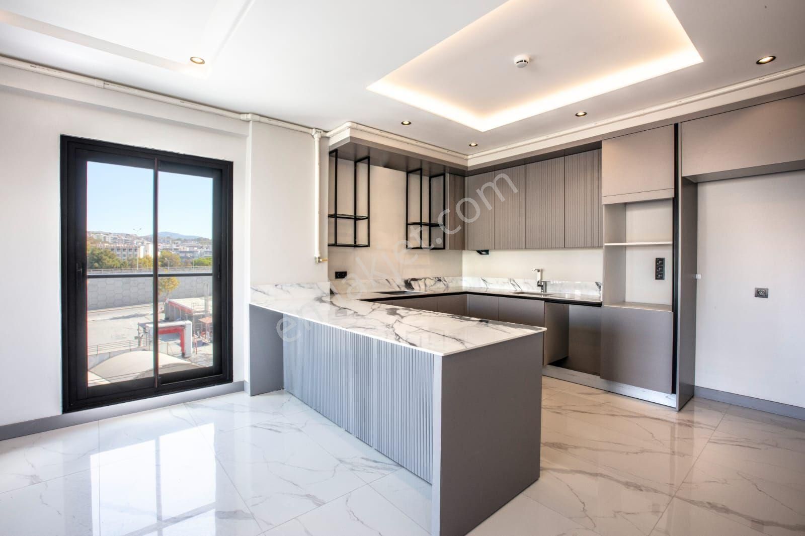 Kuşadası Şehir Merkezinde Havuzlu Türk Hamamlı Saunalı Sitede Yerden Isıtmalı 3+1 150 M2 Sıfır Daire - Görsel 4