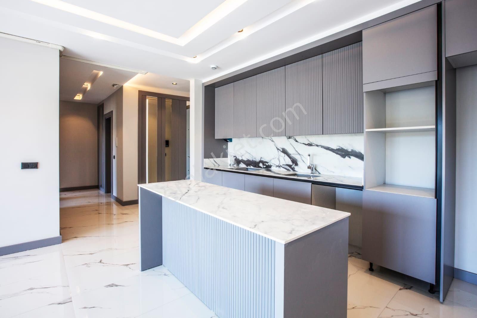 Kuşadası Şehir Merkezinde Havuzlu Türk Hamamlı Saunalı Sitede Yerden Isıtmalı 3+1 150 M2 Sıfır Daire - Görsel 13