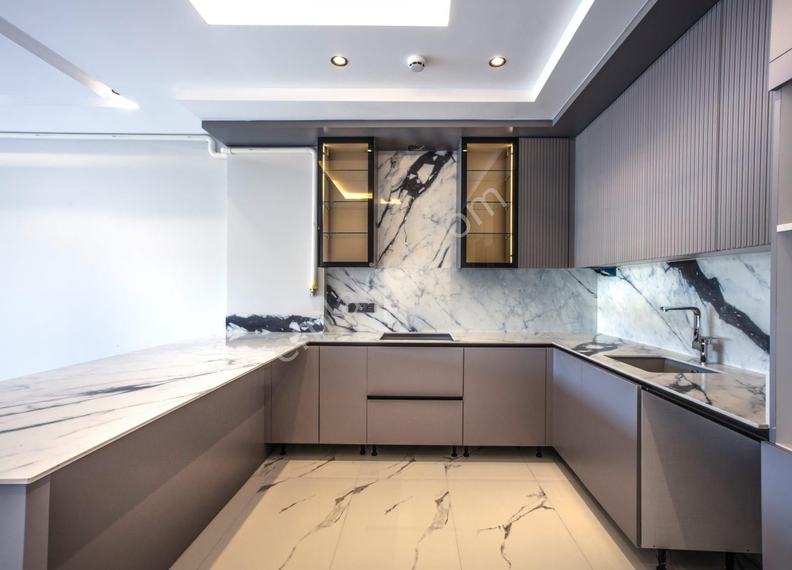 Kuşadası Şehir Merkezinde Havuzlu Türk Hamamlı Saunalı Sitede Yerden Isıtmalı 3+1 150 M2 Sıfır Daire - Görsel 3