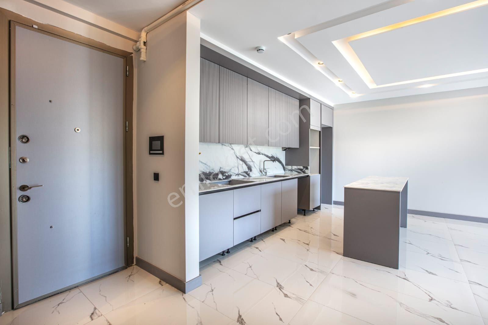 Kuşadası Şehir Merkezinde Havuzlu Türk Hamamlı Saunalı Sitede Yerden Isıtmalı 3+1 150 M2 Sıfır Daire - Görsel 6