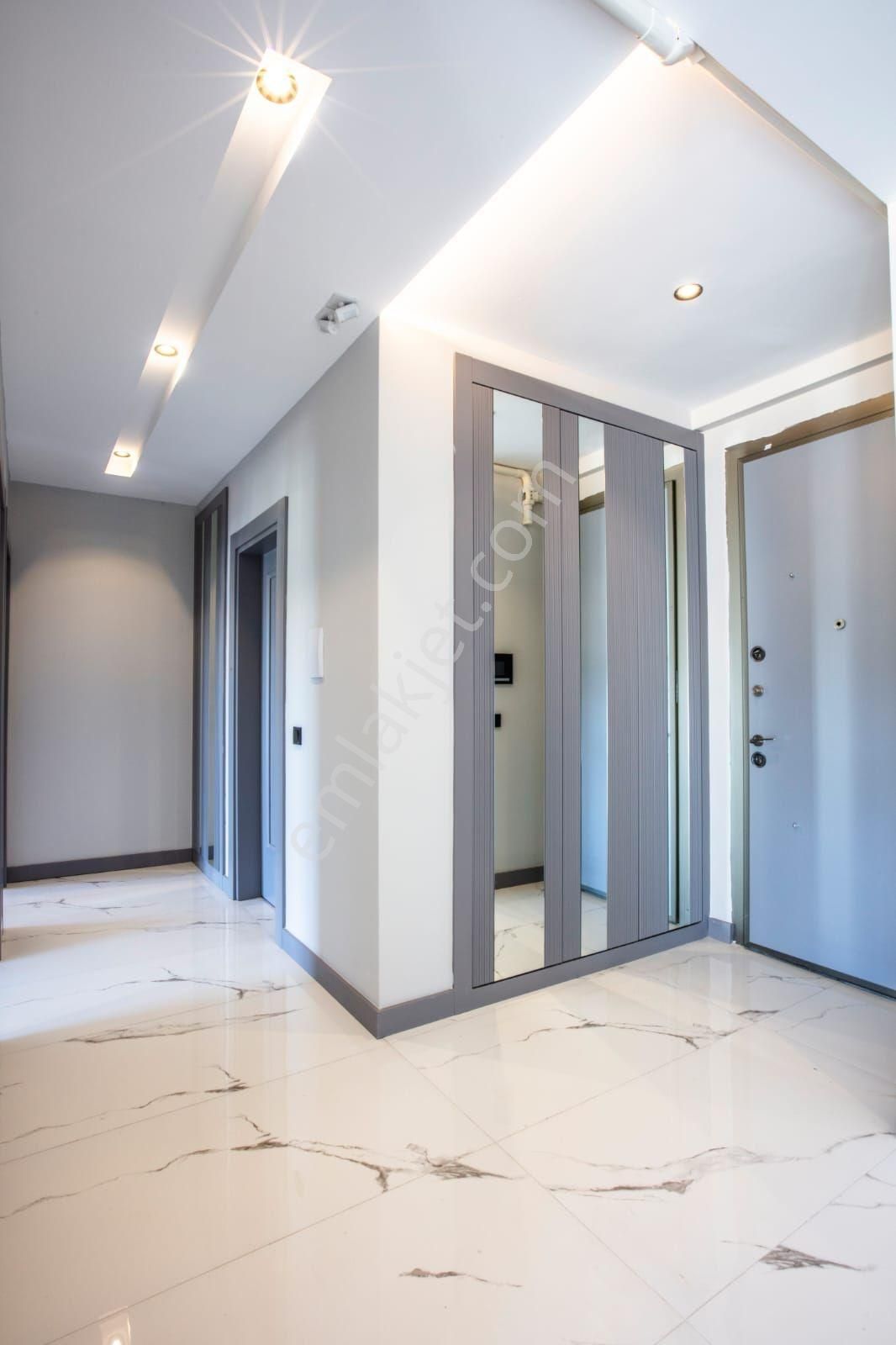 Kuşadası Şehir Merkezinde Havuzlu Türk Hamamlı Saunalı Sitede Yerden Isıtmalı 3+1 150 M2 Sıfır Daire - Görsel 16