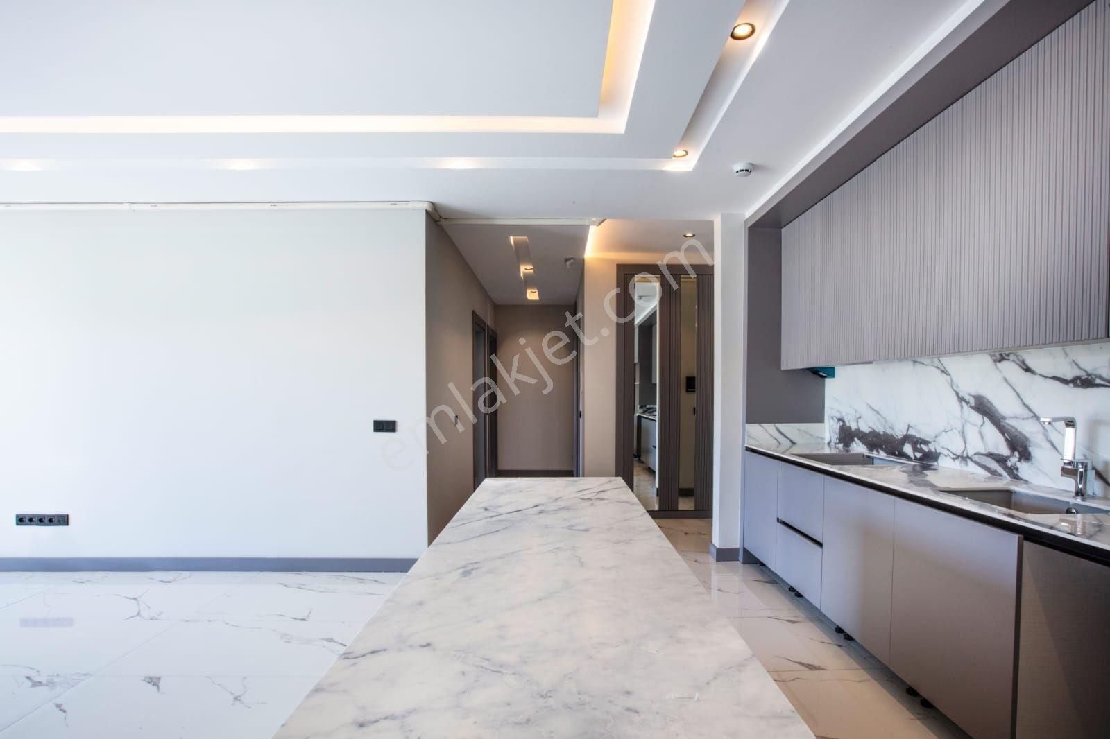 Kuşadası Şehir Merkezinde Havuzlu Türk Hamamlı Saunalı Sitede Yerden Isıtmalı 3+1 150 M2 Sıfır Daire - Görsel 14