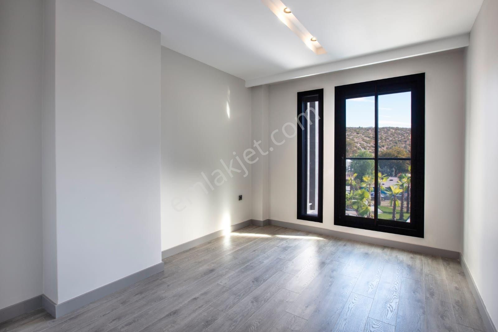 Kuşadası Şehir Merkezinde Havuzlu Türk Hamamlı Saunalı Sitede Yerden Isıtmalı 3+1 150 M2 Sıfır Daire - Görsel 12