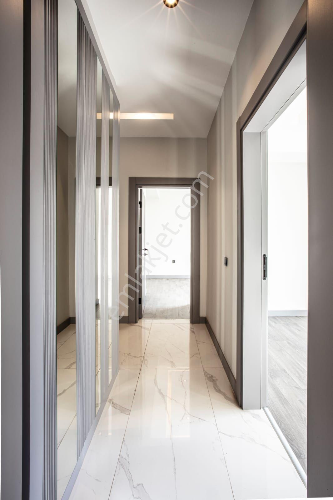 Kuşadası Şehir Merkezinde Havuzlu Türk Hamamlı Saunalı Sitede Yerden Isıtmalı 3+1 150 M2 Sıfır Daire - Görsel 18