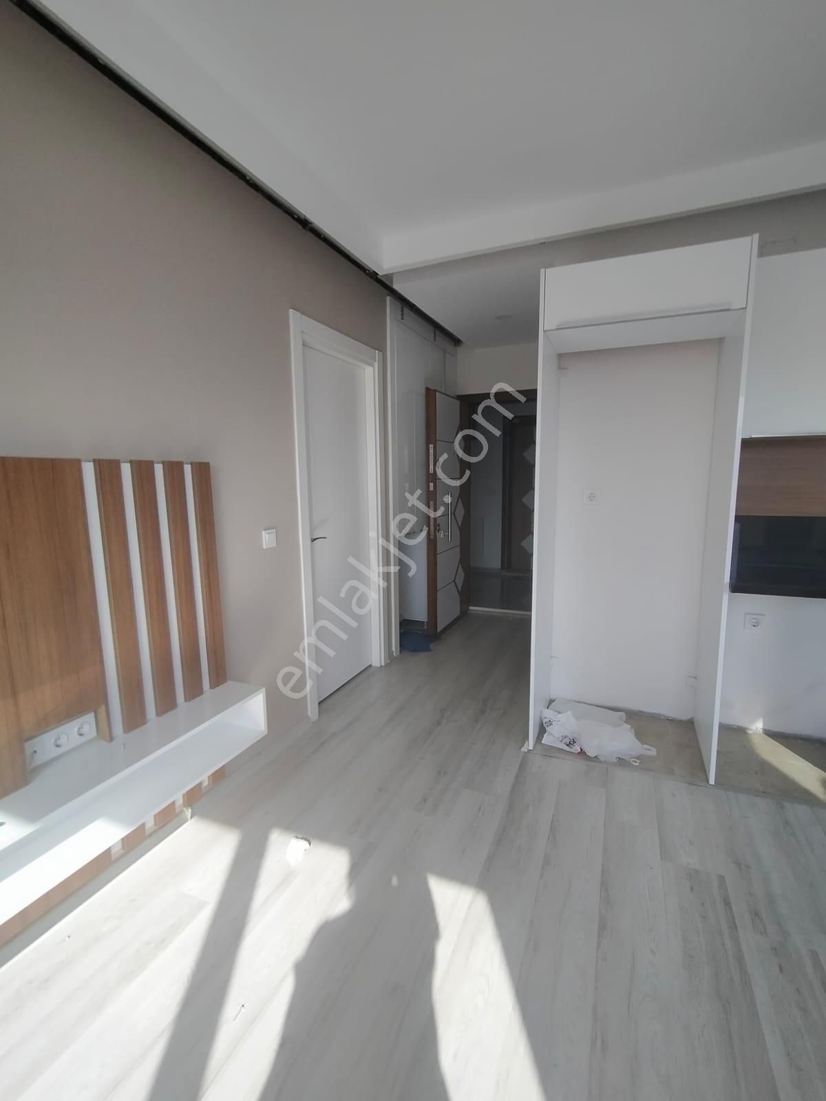 Birlik Gayrimenkul Den Gültepe De Bulvar Üzeri 1+1 Teraslı İskanlı Hasarsız Kaçmaz Daire!! - Görsel 20