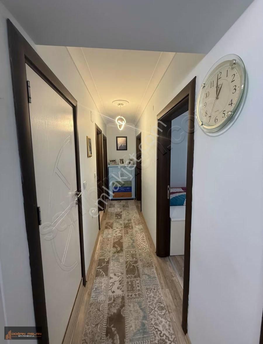 Doğan Aslan'dan Site İçi Satılık Geniş Daire